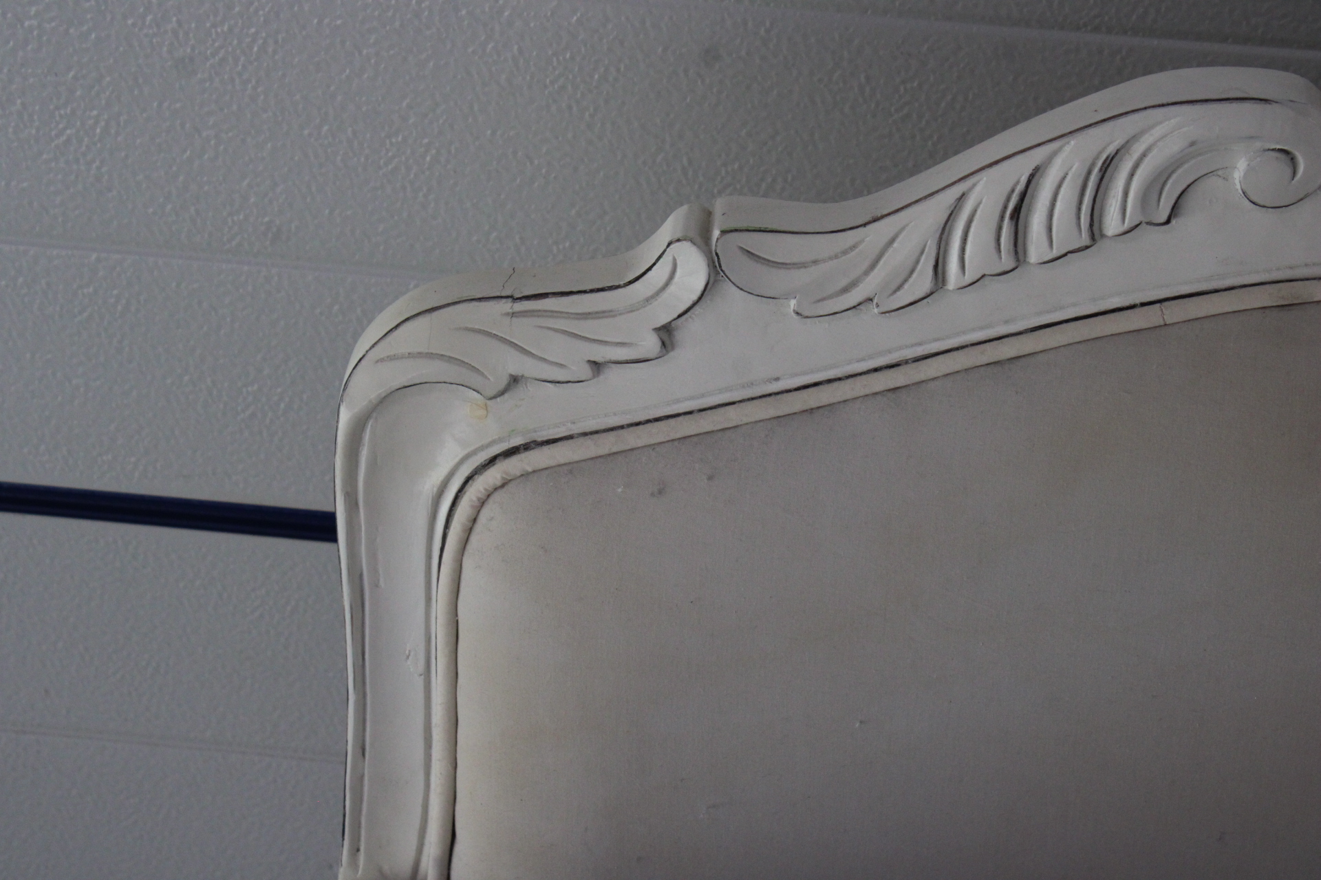 Brocante Witte fauteuil met voetenbank'' – foto 4 – kavel bij GSD Auctions, Zoeterwoude