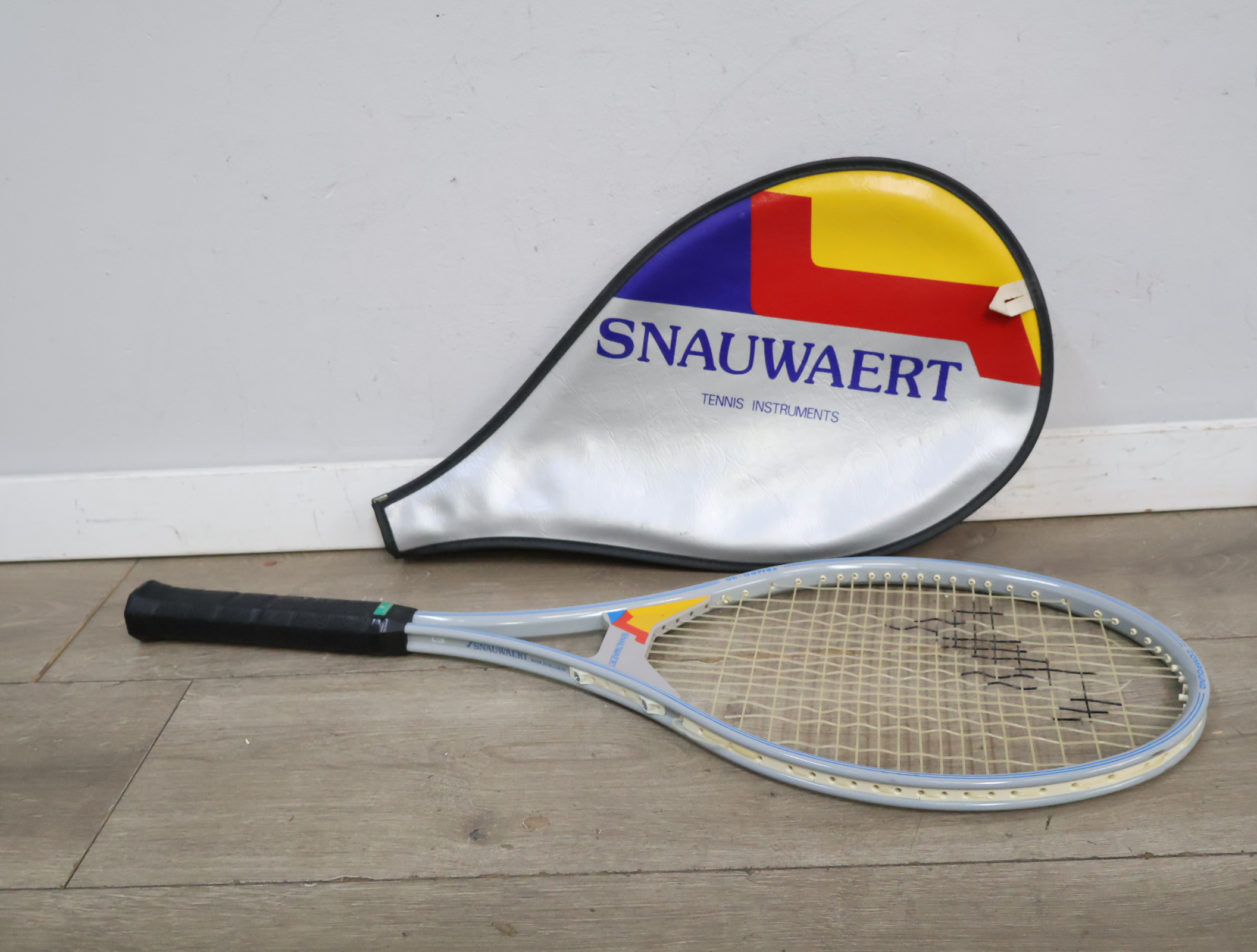 Tennisracket met hoes Snauwaert'' – foto 3 – kavel bij GSD Auctions, Zoeterwoude