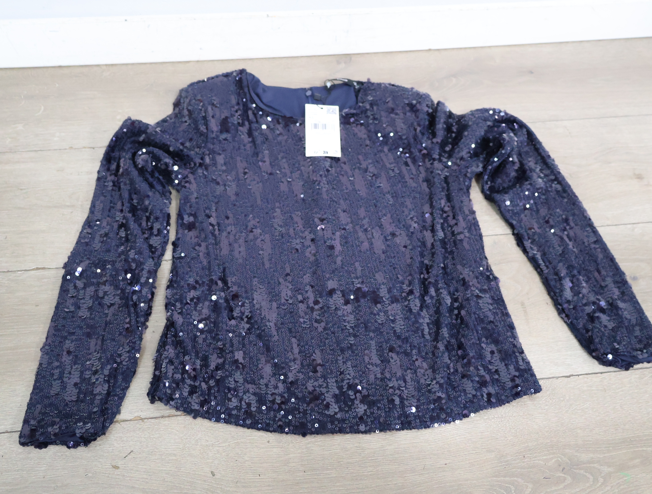Donkerblauw damesshirt met pailletten - Pieces'' – foto 4 – kavel bij GSD Auctions, Zoeterwoude
