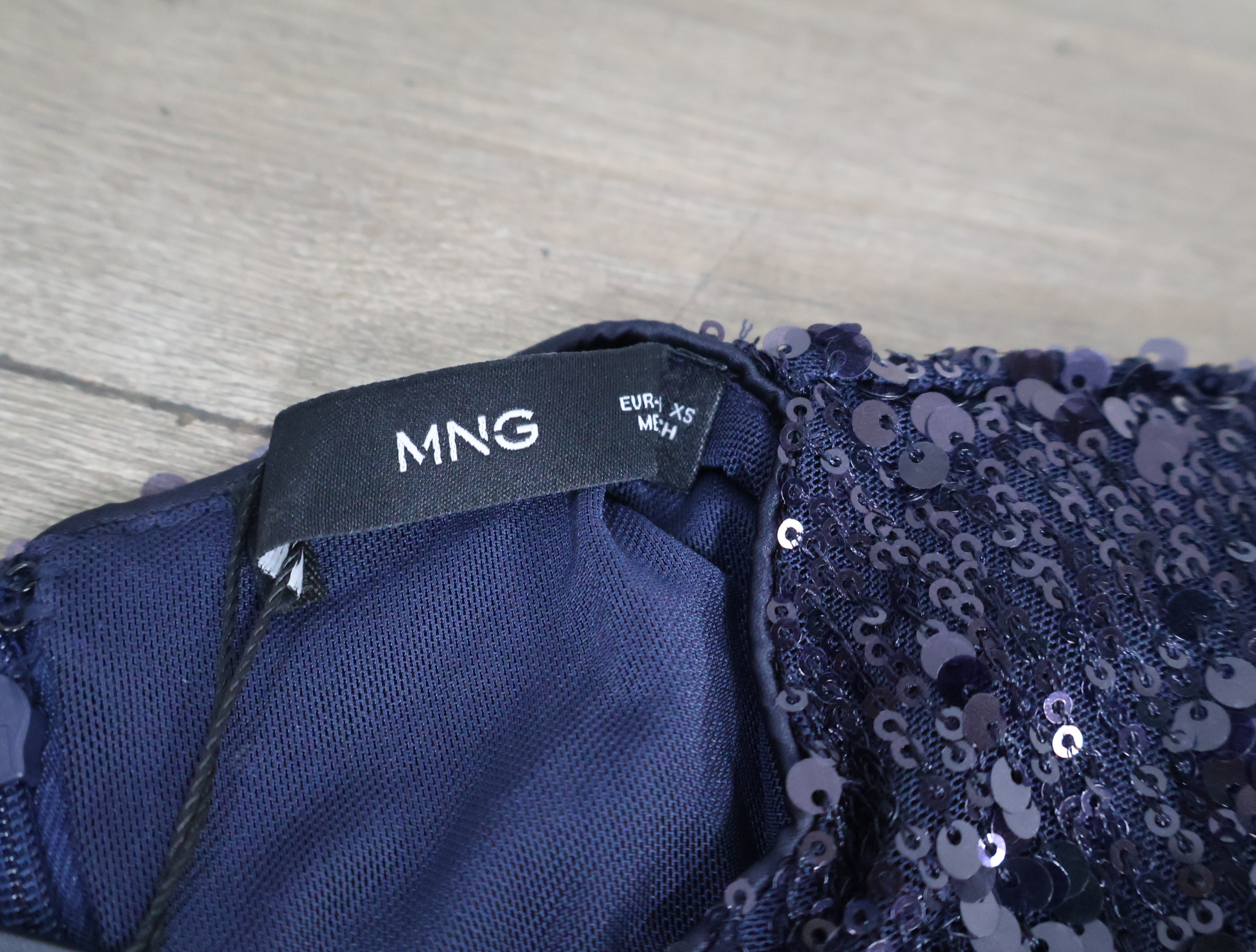 Donkerblauw damesshirt met pailletten - Pieces'' – foto 9 – kavel bij GSD Auctions, Zoeterwoude