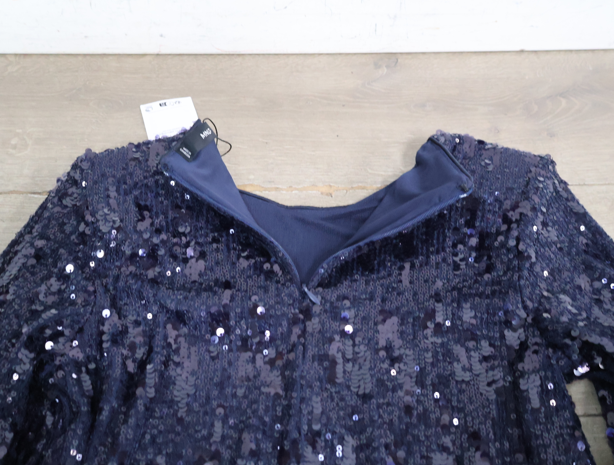 Donkerblauw damesshirt met pailletten - Pieces'' – foto 10 – kavel bij GSD Auctions, Zoeterwoude
