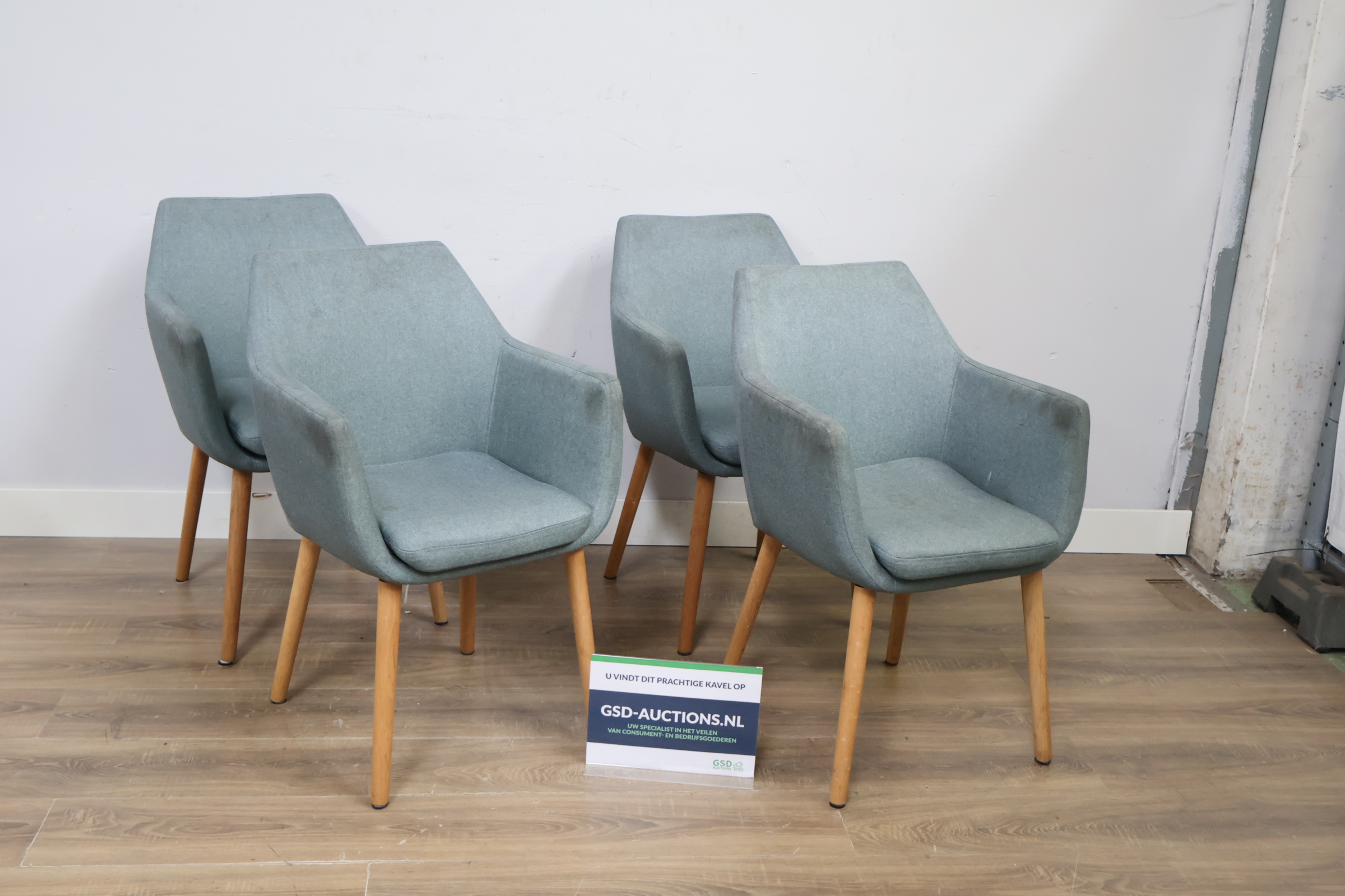 Set van vier moderne stoffen eetkamerstoelen'' – kavel bij GSD Auctions, Zoeterwoude