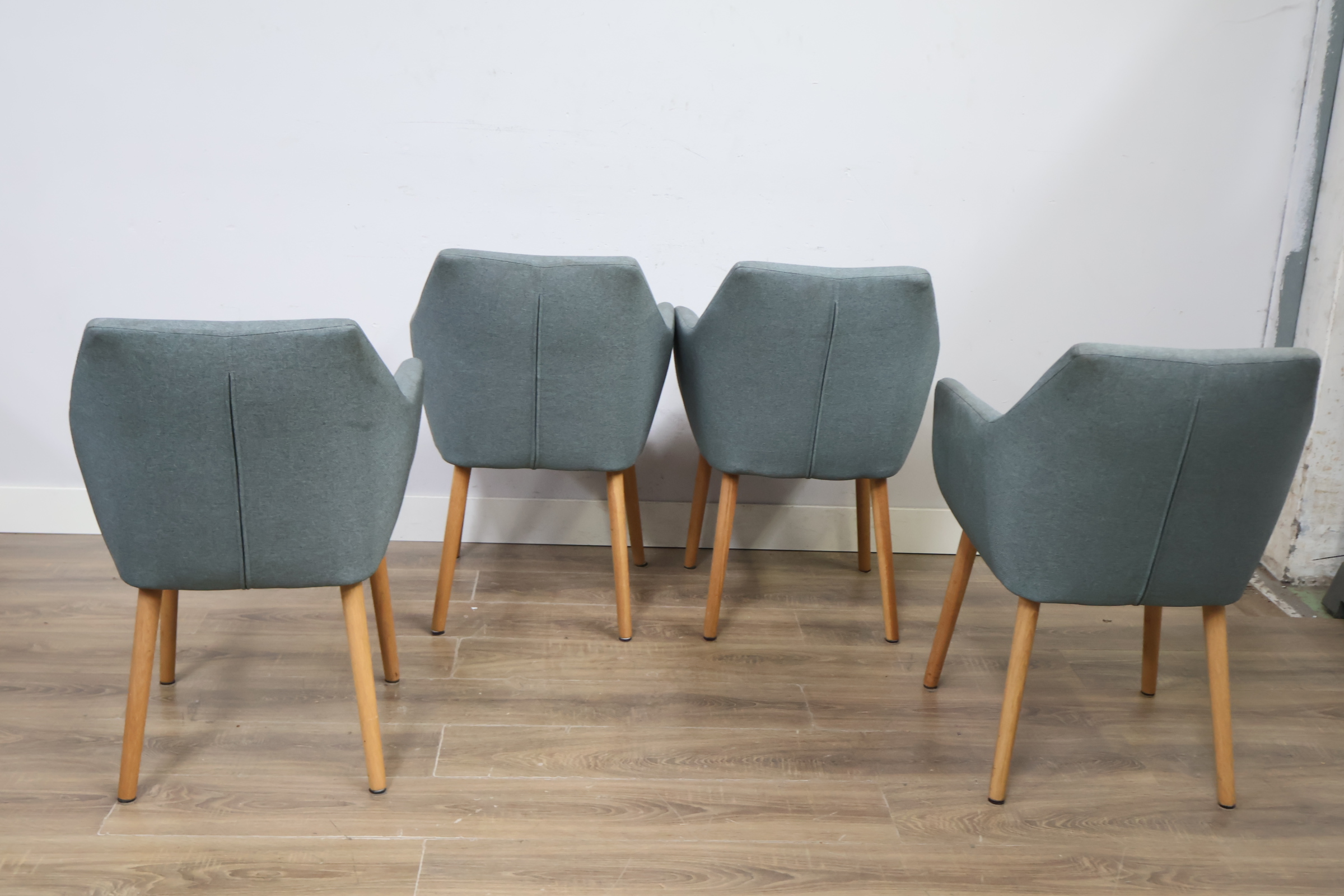 Set van vier moderne stoffen eetkamerstoelen'' – foto 5 – kavel bij GSD Auctions, Zoeterwoude