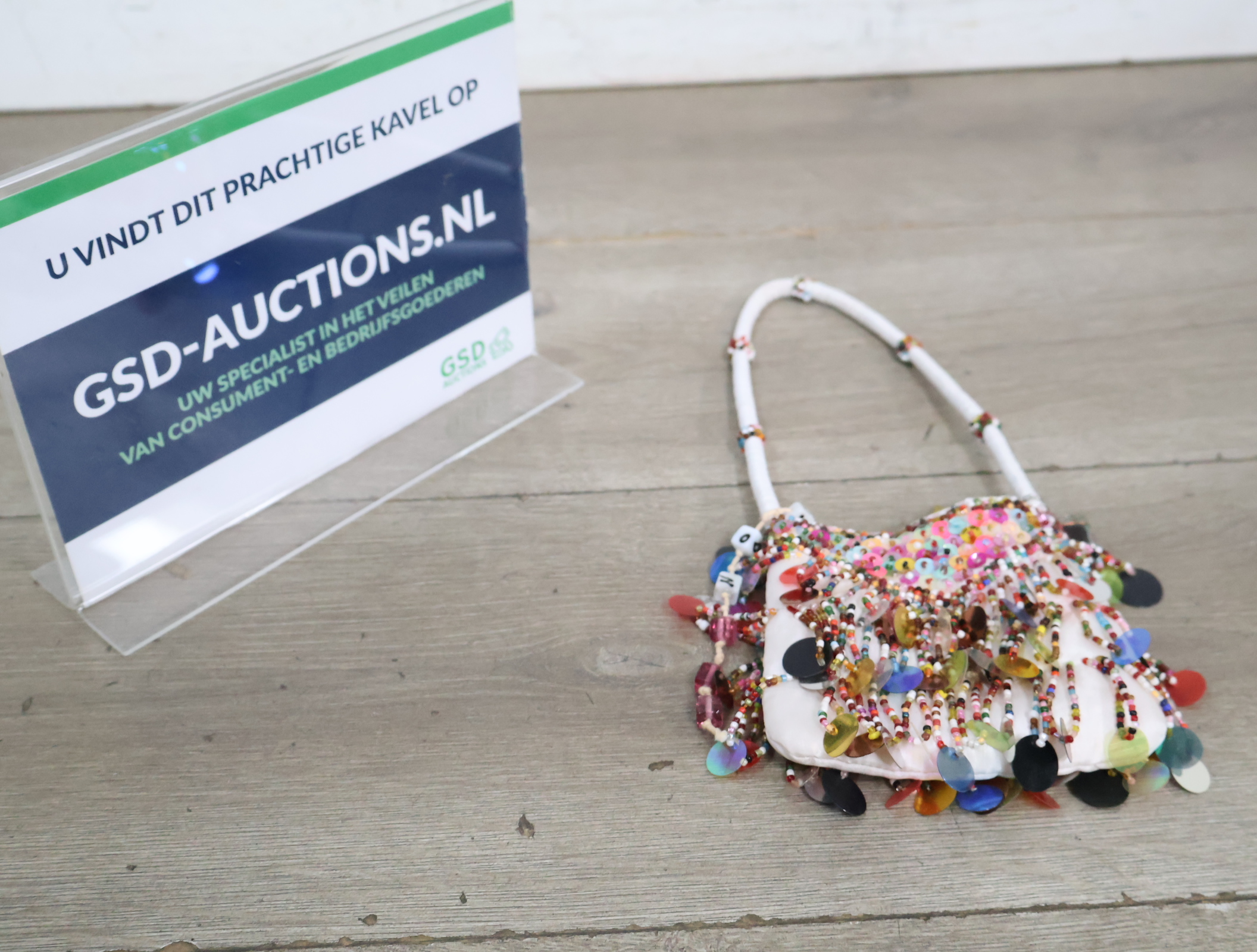 Kleurrijke handtas met kralen en pailletten'' – kavel bij GSD Auctions, Zoeterwoude