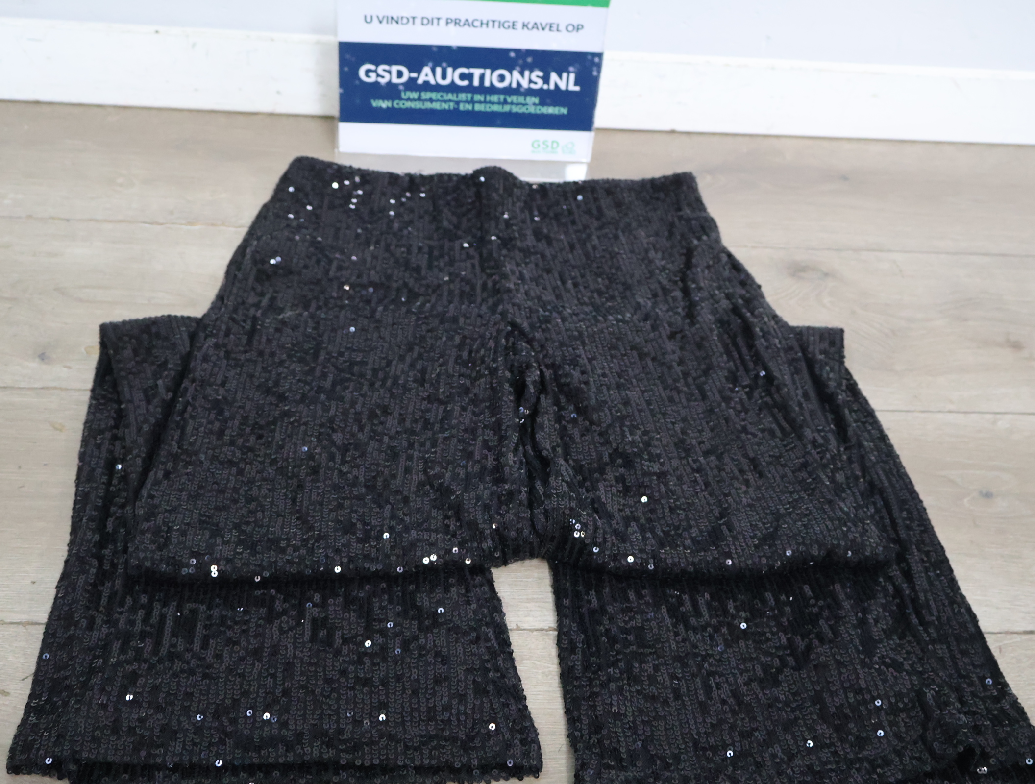 Zwarte broek met pailletten - Mango'' – kavel bij GSD Auctions, Zoeterwoude