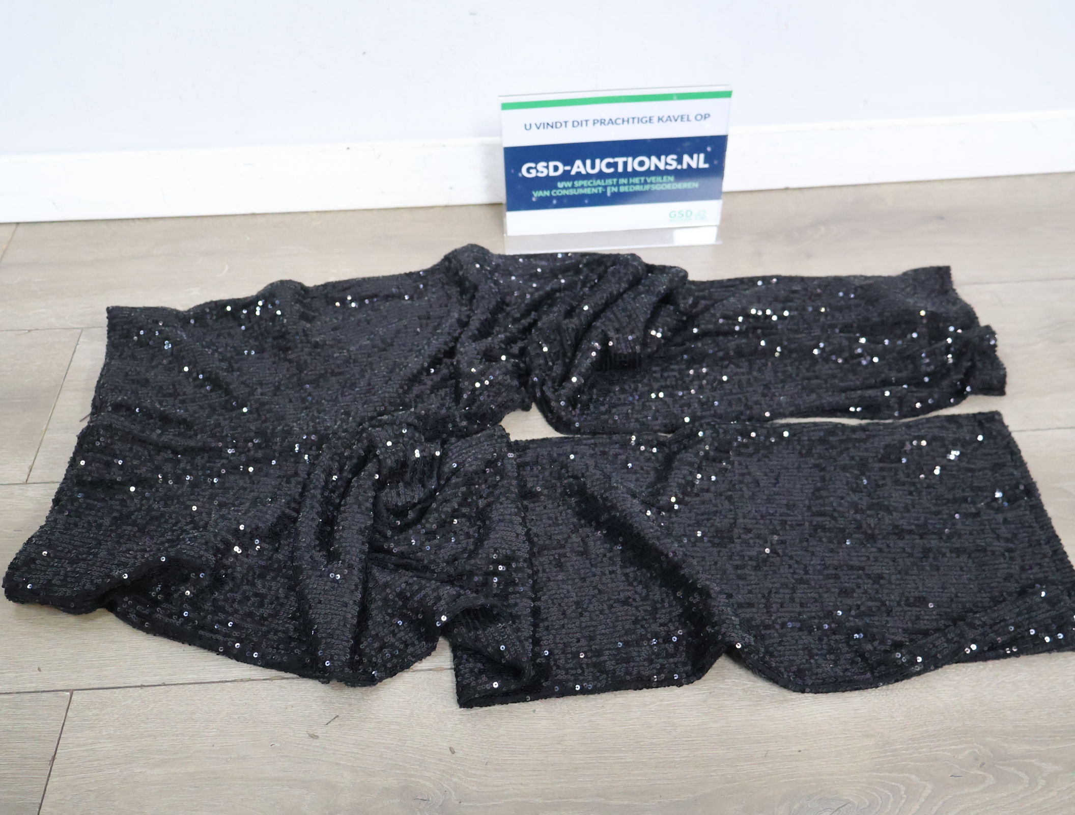 Zwarte broek met pailletten - Mango'' – foto 2 – kavel bij GSD Auctions, Zoeterwoude