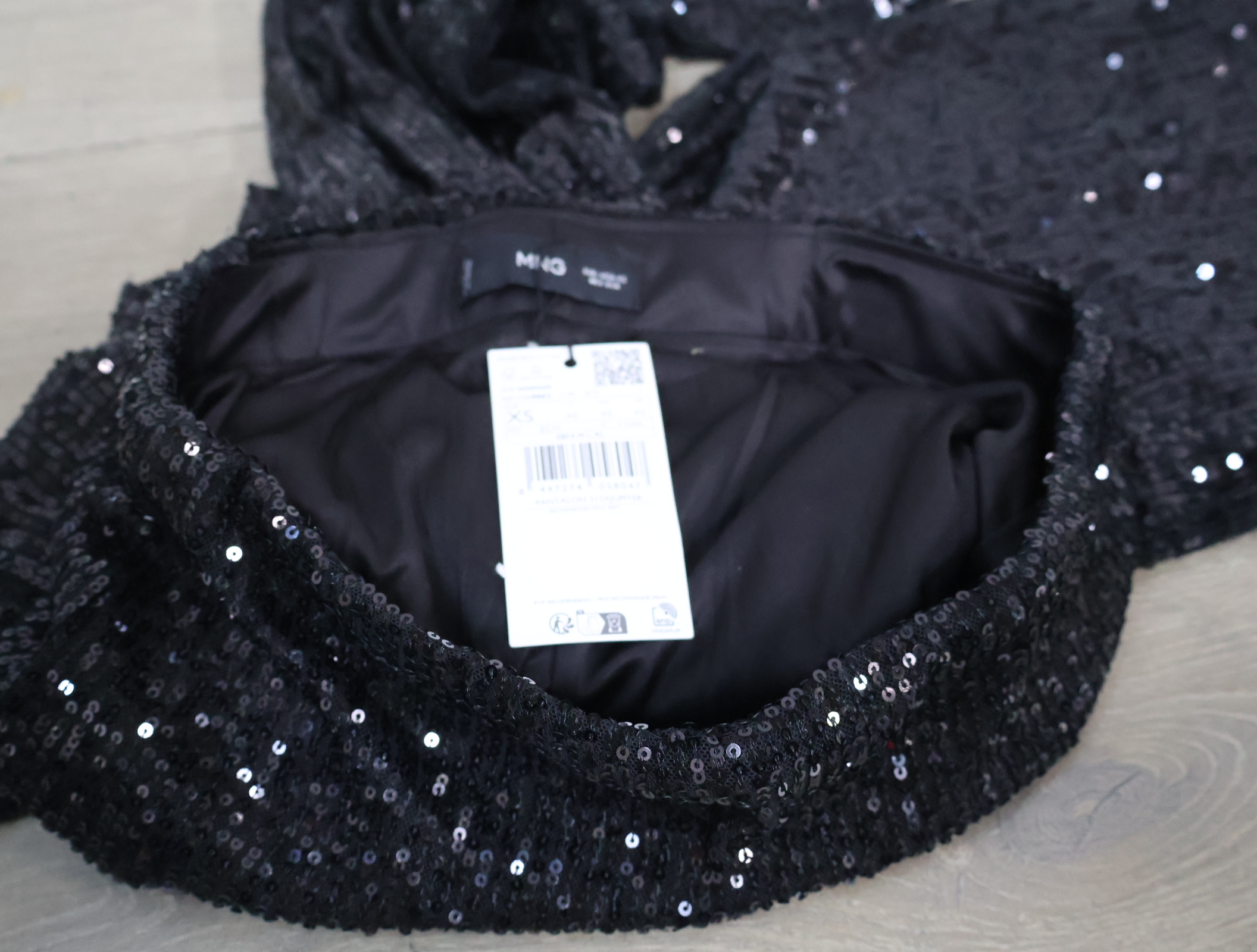 Zwarte broek met pailletten - Mango'' – foto 3 – kavel bij GSD Auctions, Zoeterwoude