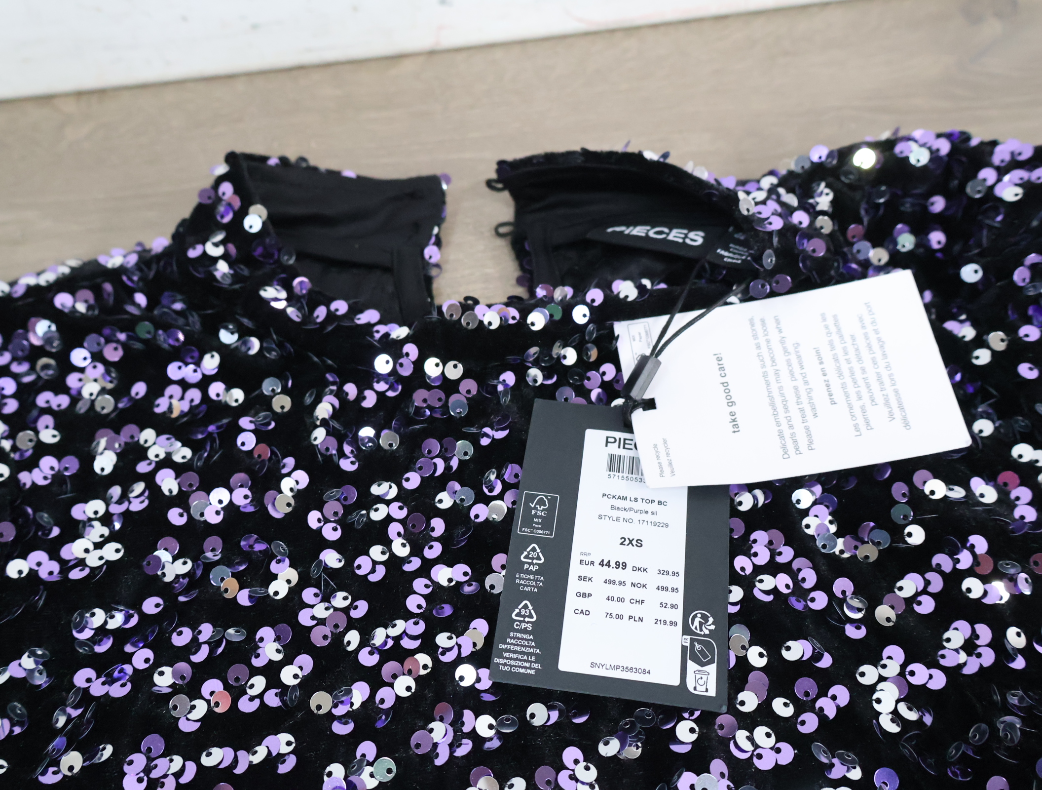 Zwarte top met paarse pailletten - Pieces'' – foto 6 – kavel bij GSD Auctions, Zoeterwoude
