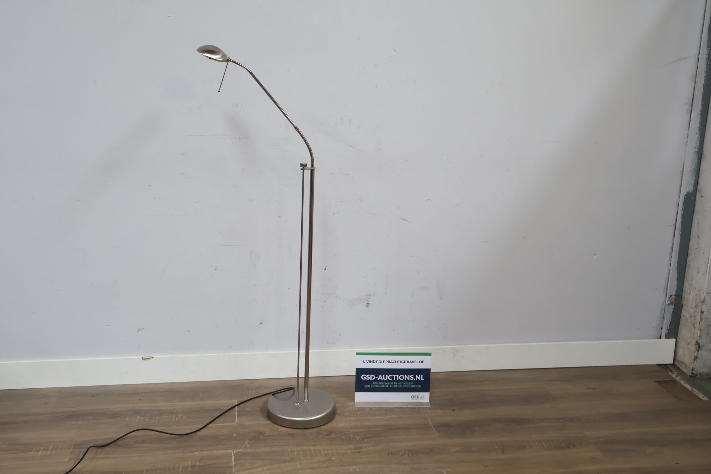 Moderne vloerlamp met flexibele arm'' – foto 2 – kavel bij GSD Auctions, Zoeterwoude