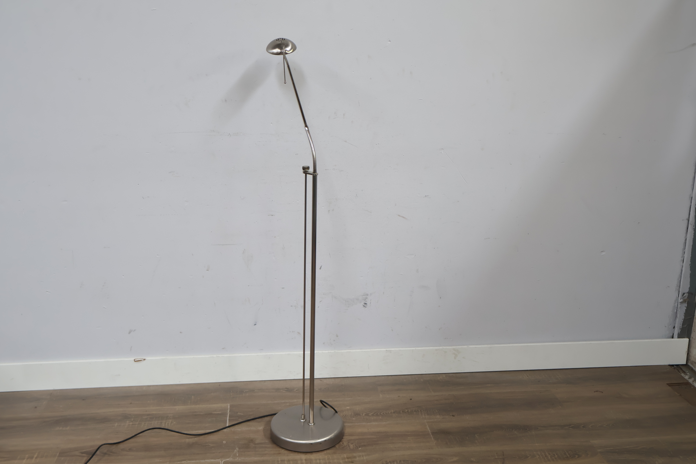 Moderne vloerlamp met flexibele arm'' – foto 3 – kavel bij GSD Auctions, Zoeterwoude