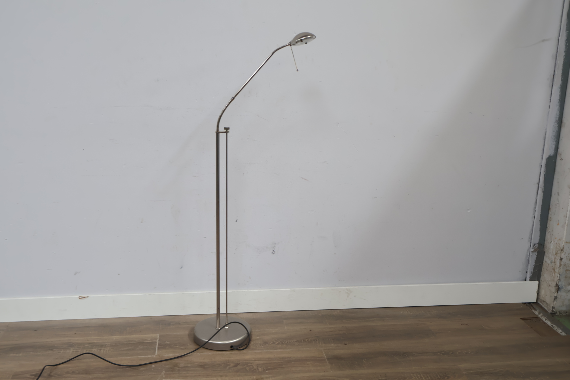 Moderne vloerlamp met flexibele arm'' – foto 5 – kavel bij GSD Auctions, Zoeterwoude