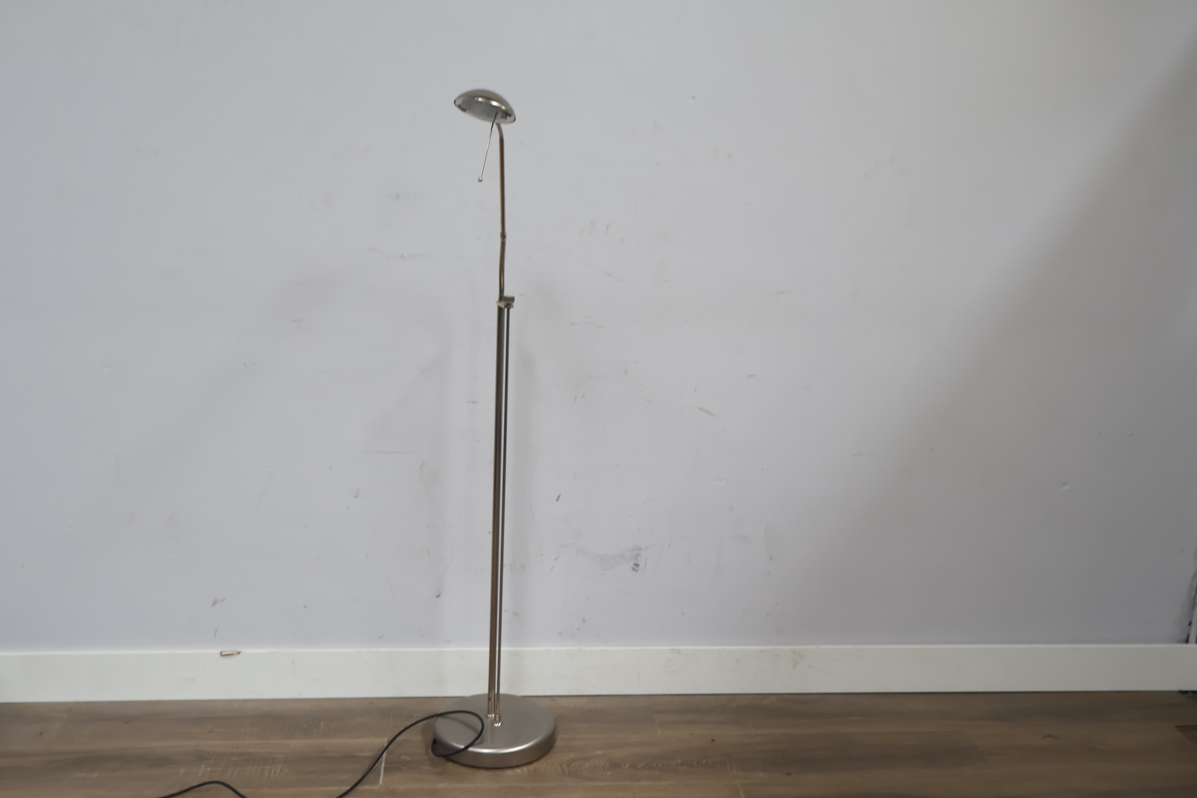 Moderne vloerlamp met flexibele arm'' – foto 7 – kavel bij GSD Auctions, Zoeterwoude