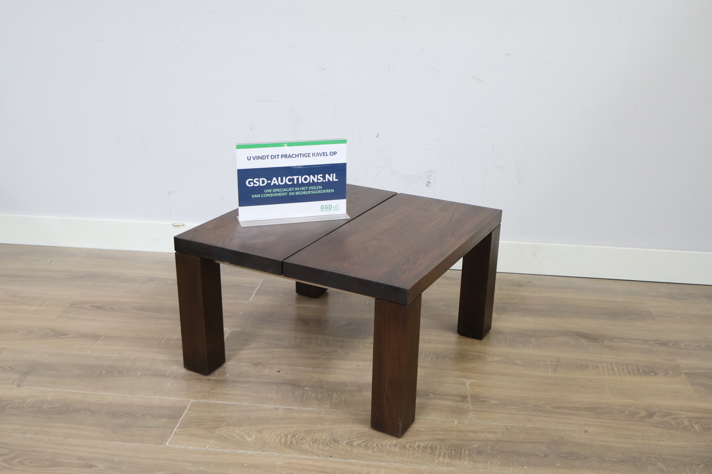 Donkere houten salontafel, Bijzettafel'' – kavel bij GSD Auctions, Zoeterwoude