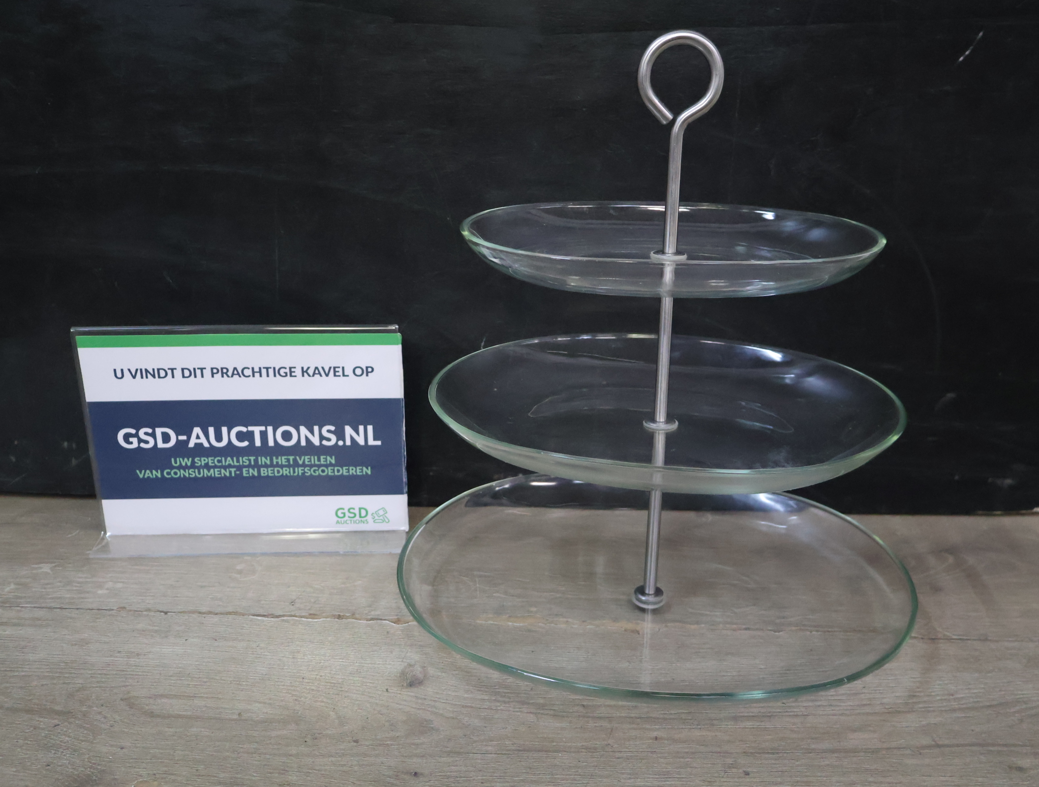 Etagere/serveerschaal met metalen standaard'' – kavel bij GSD Auctions, Zoeterwoude