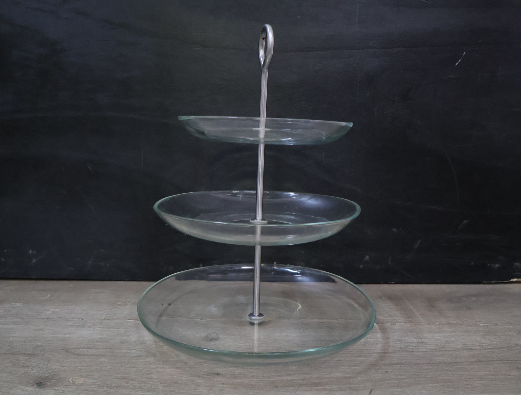 Etagere/serveerschaal met metalen standaard'' – foto 5 – kavel bij GSD Auctions, Zoeterwoude