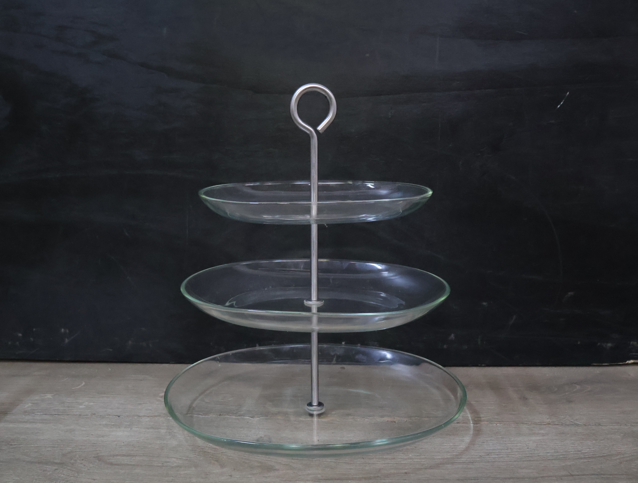 Etagere/serveerschaal met metalen standaard'' – foto 6 – kavel bij GSD Auctions, Zoeterwoude