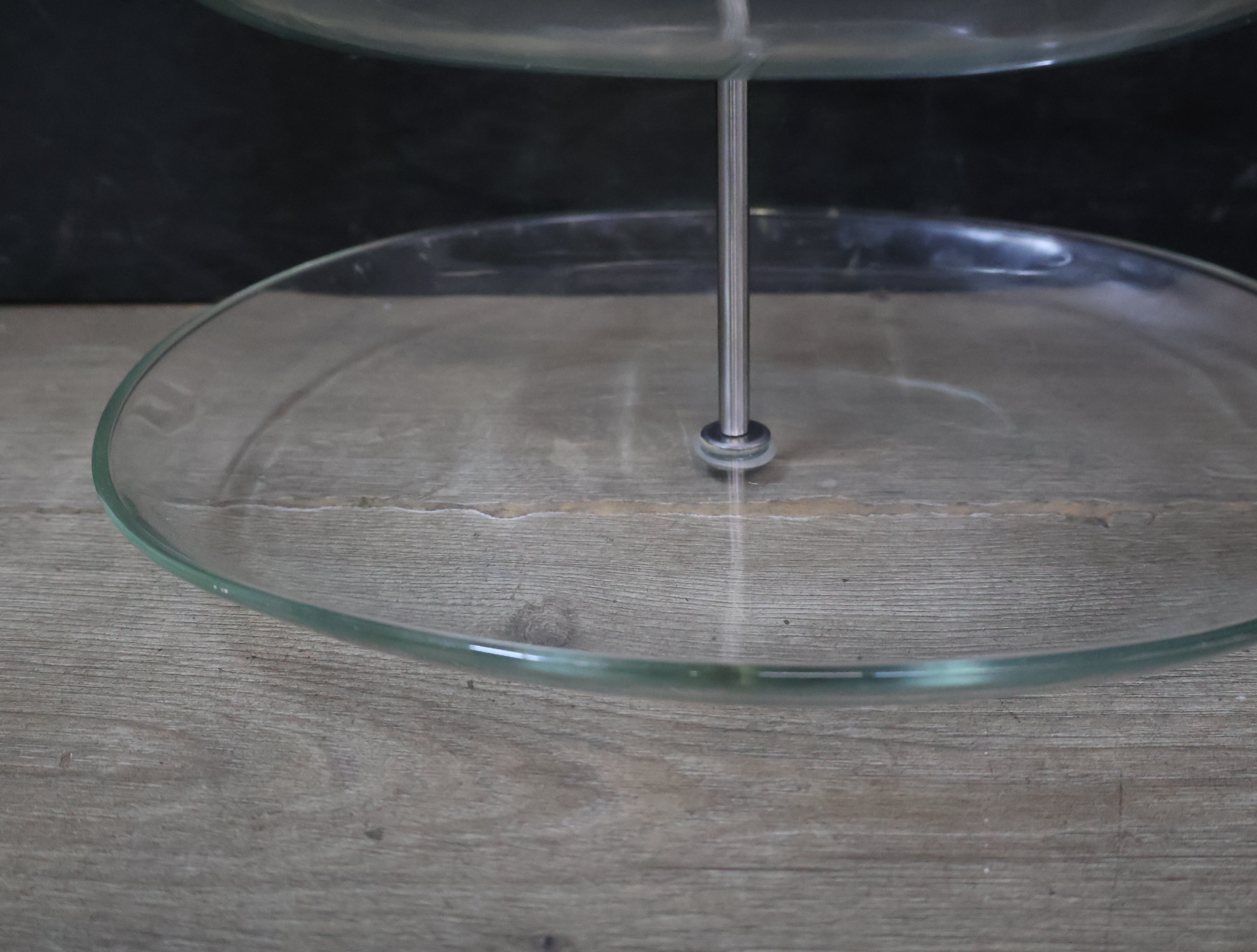 Etagere/serveerschaal met metalen standaard'' – foto 10 – kavel bij GSD Auctions, Zoeterwoude