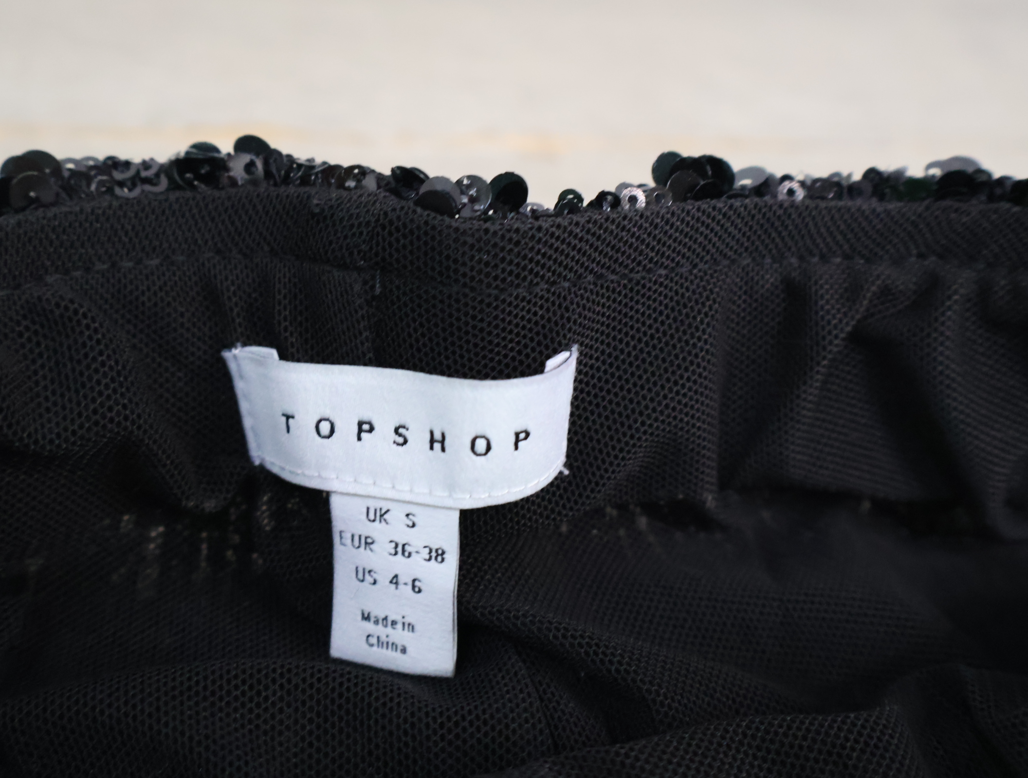 Zwarte broek met pailletten'' – foto 10 – kavel bij GSD Auctions, Zoeterwoude