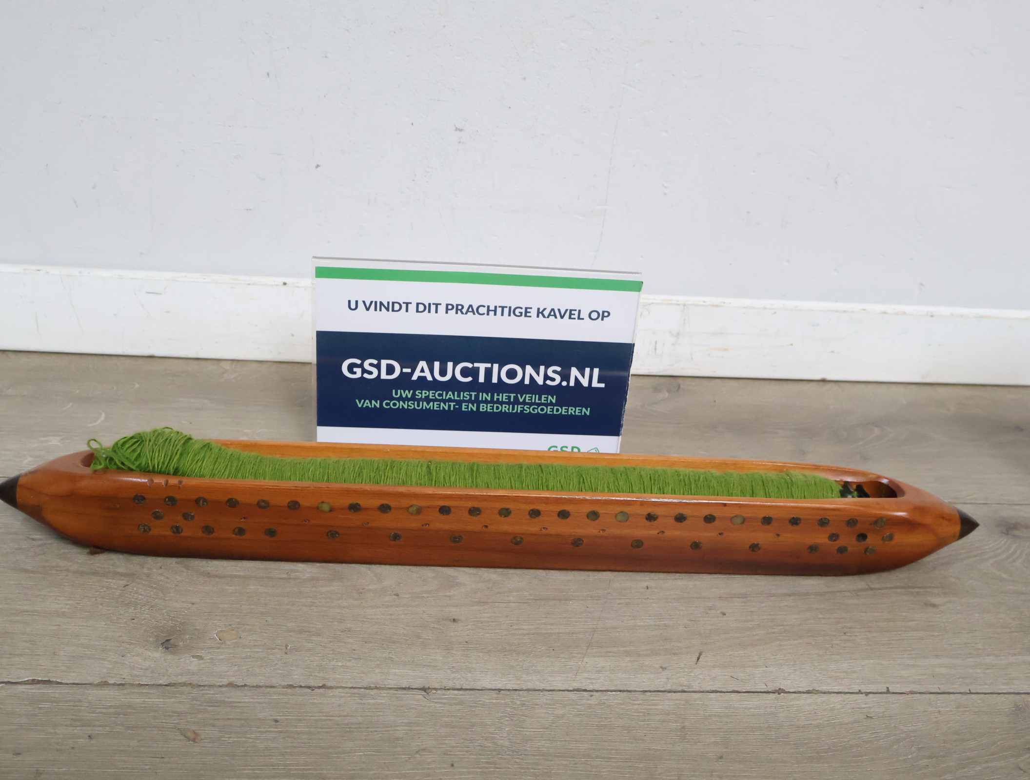Houten klos met groene garen'' – kavel bij GSD Auctions, Zoeterwoude