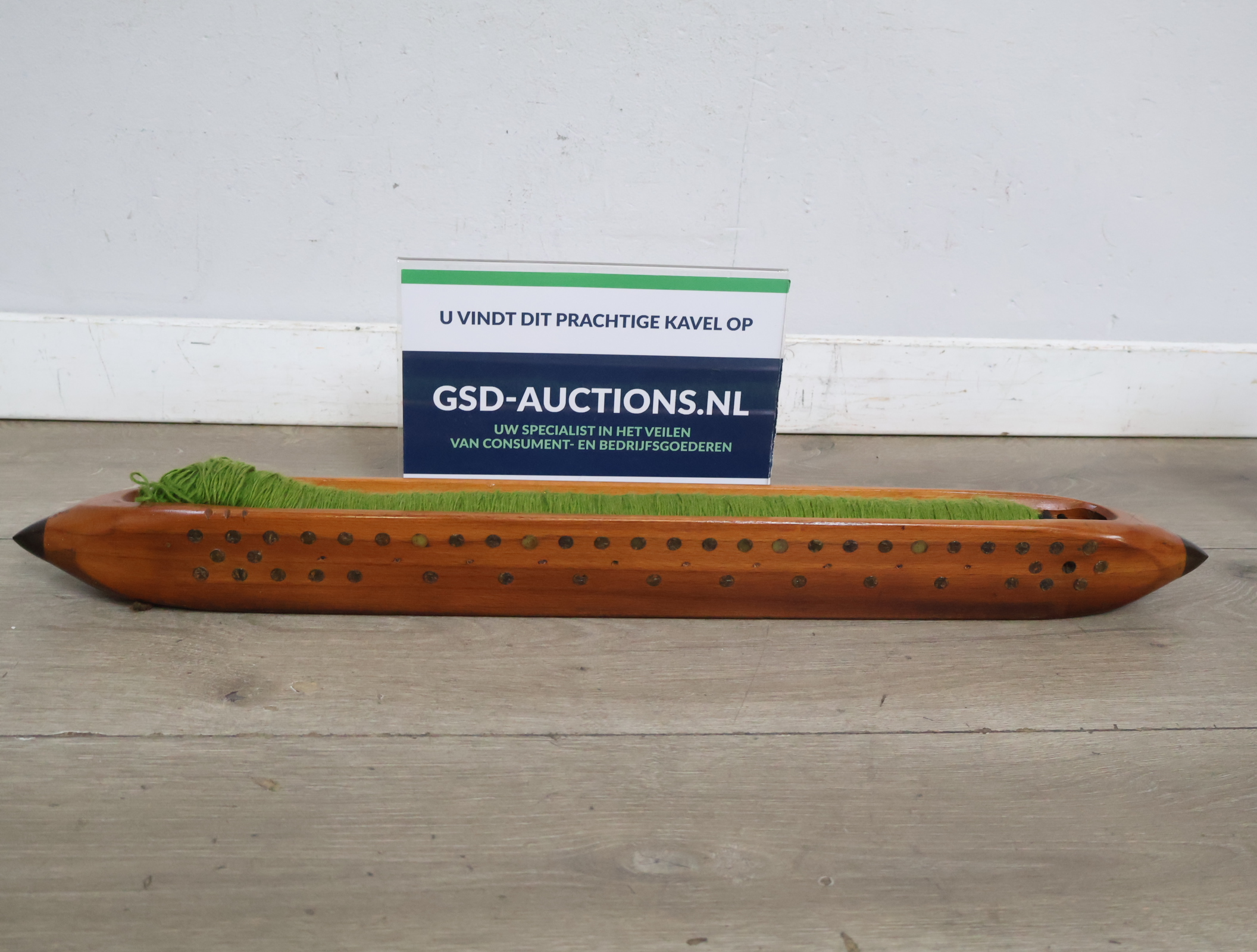 Houten klos met groene garen'' – foto 2 – kavel bij GSD Auctions, Zoeterwoude