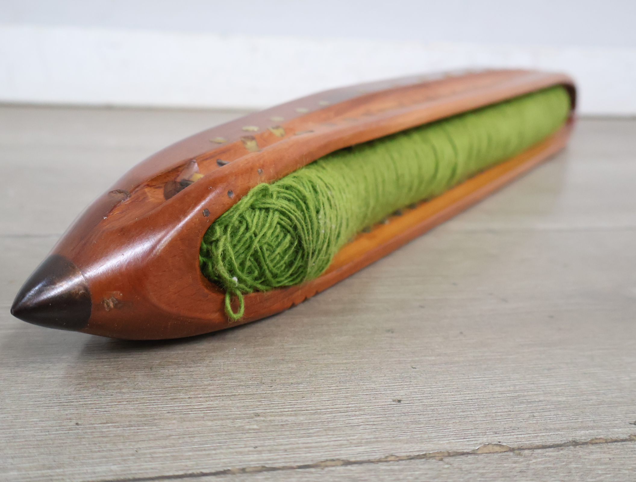 Houten klos met groene garen'' – foto 6 – kavel bij GSD Auctions, Zoeterwoude