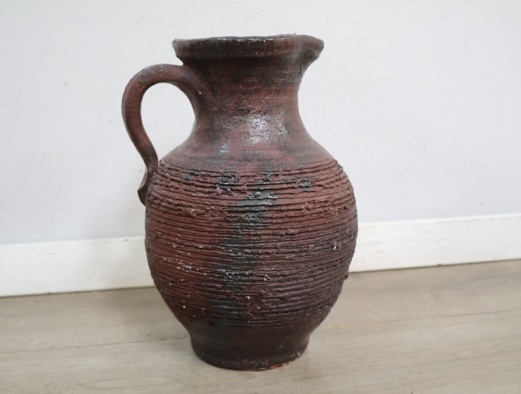 Aardewerken kruik met handvat'' – foto 3 – kavel bij GSD Auctions, Zoeterwoude