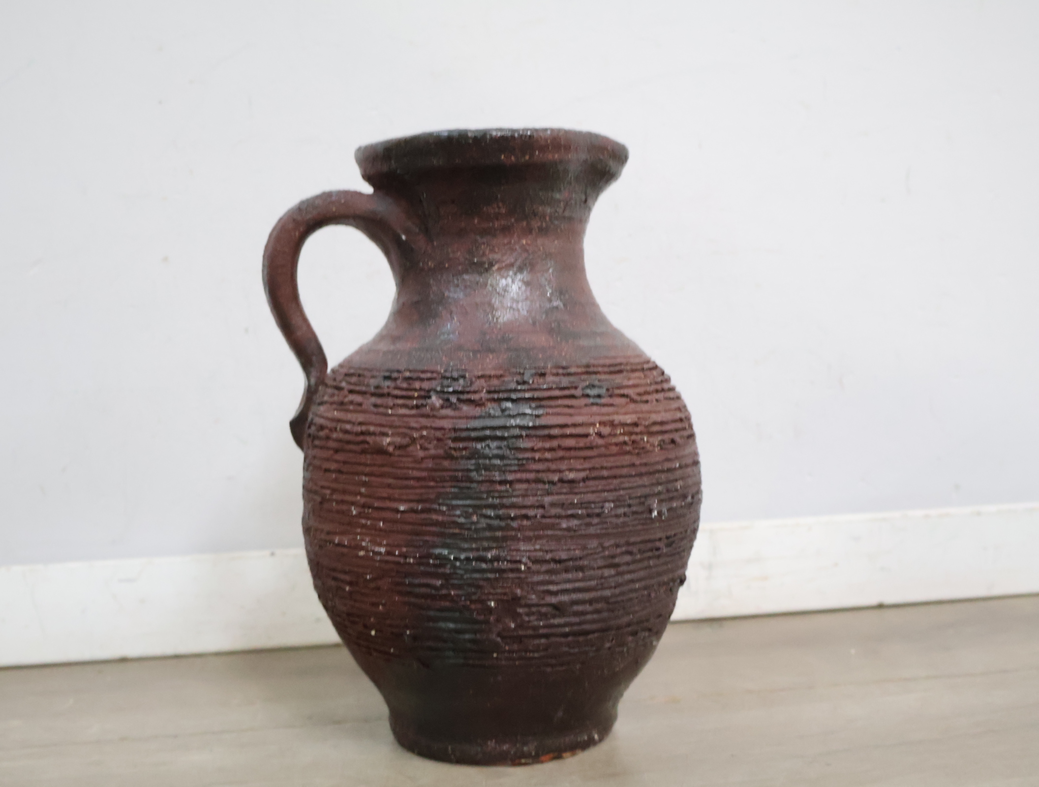 Aardewerken kruik met handvat'' – foto 4 – kavel bij GSD Auctions, Zoeterwoude