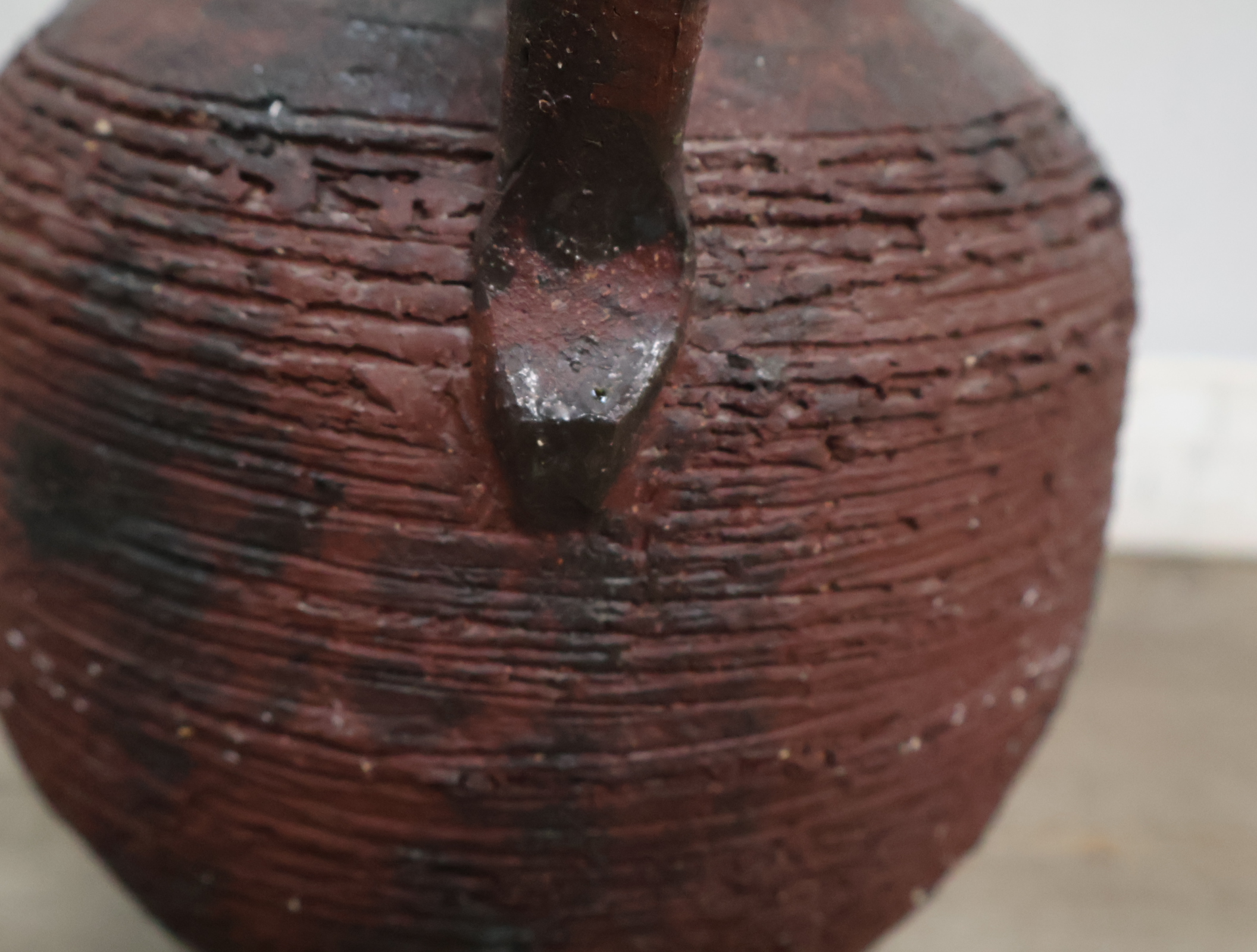 Aardewerken kruik met handvat'' – foto 9 – kavel bij GSD Auctions, Zoeterwoude