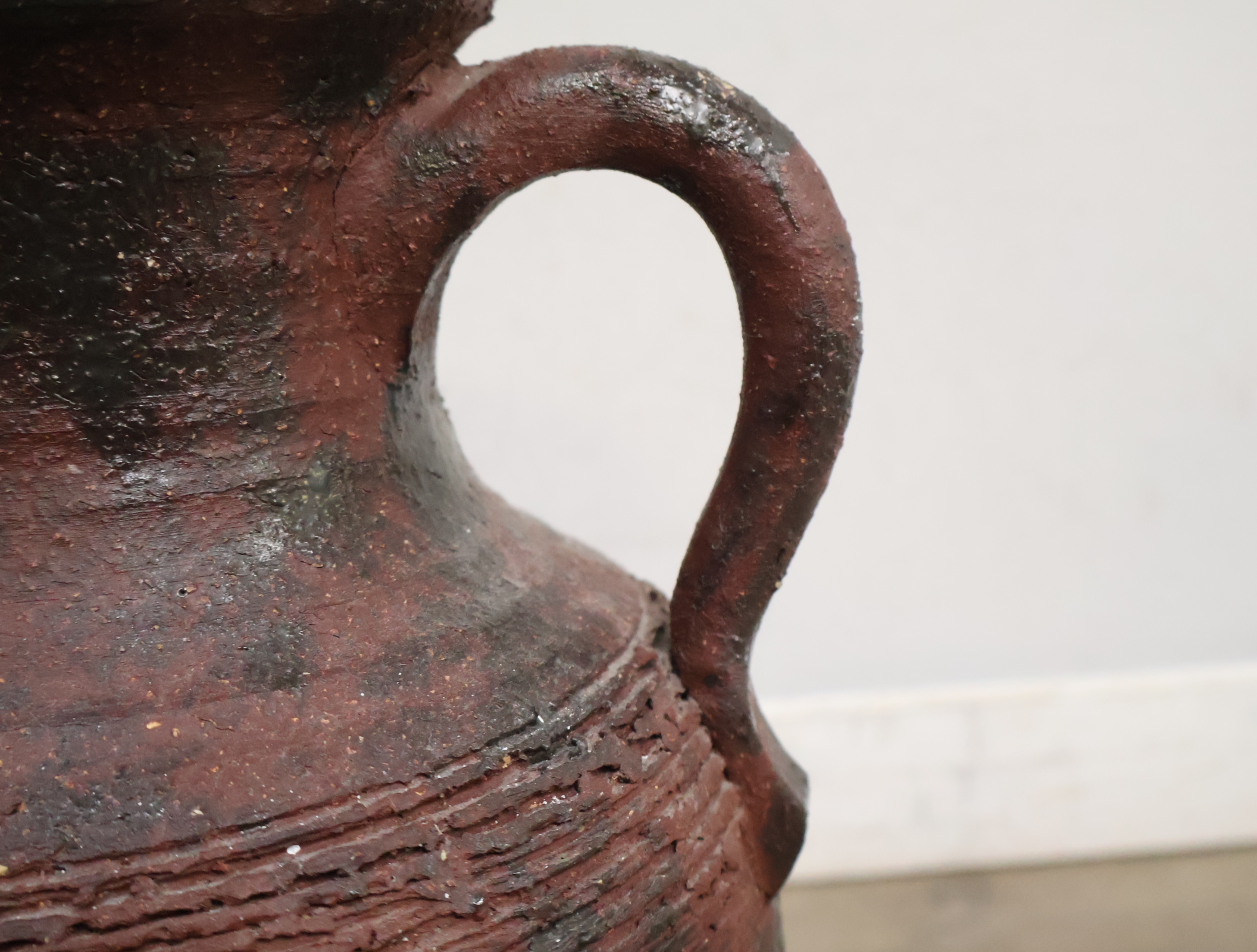 Aardewerken kruik met handvat'' – foto 10 – kavel bij GSD Auctions, Zoeterwoude