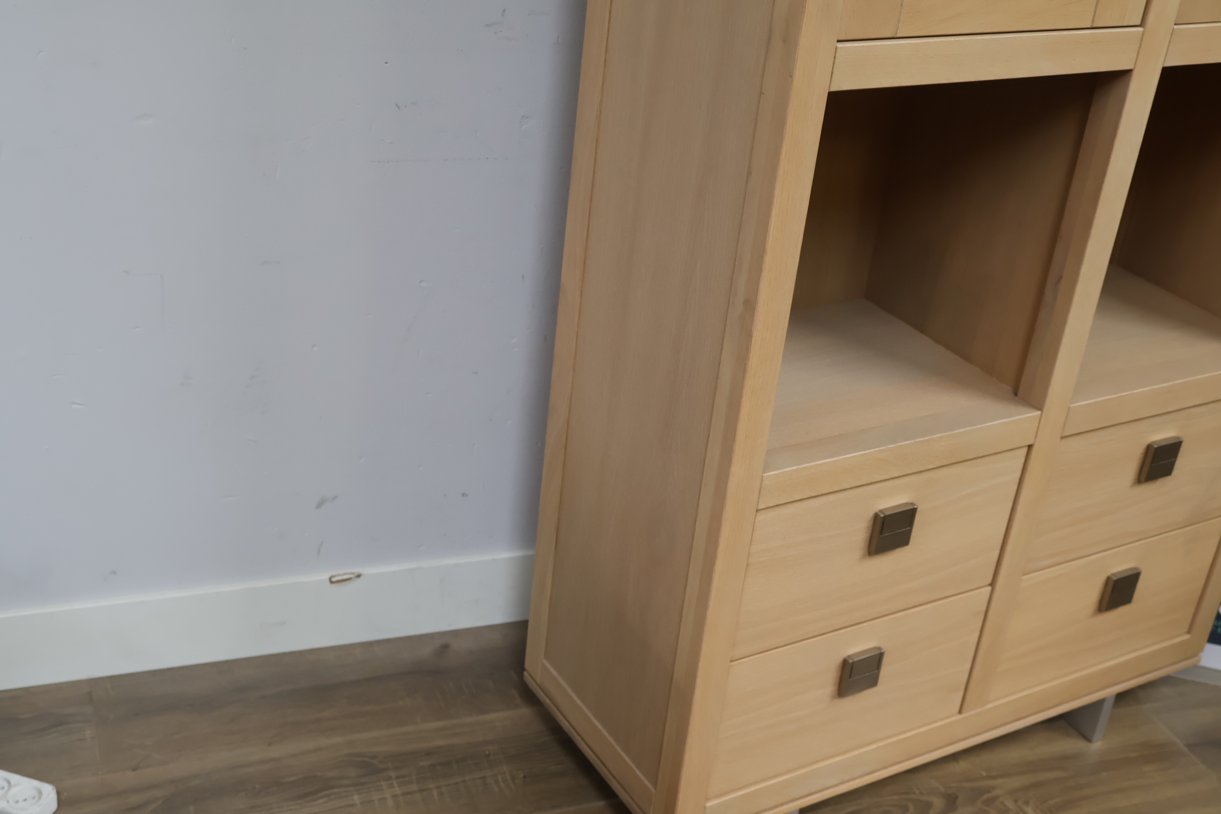 Houten kast met glazen deuren en laden'' – foto 6 – kavel bij GSD Auctions, Zoeterwoude