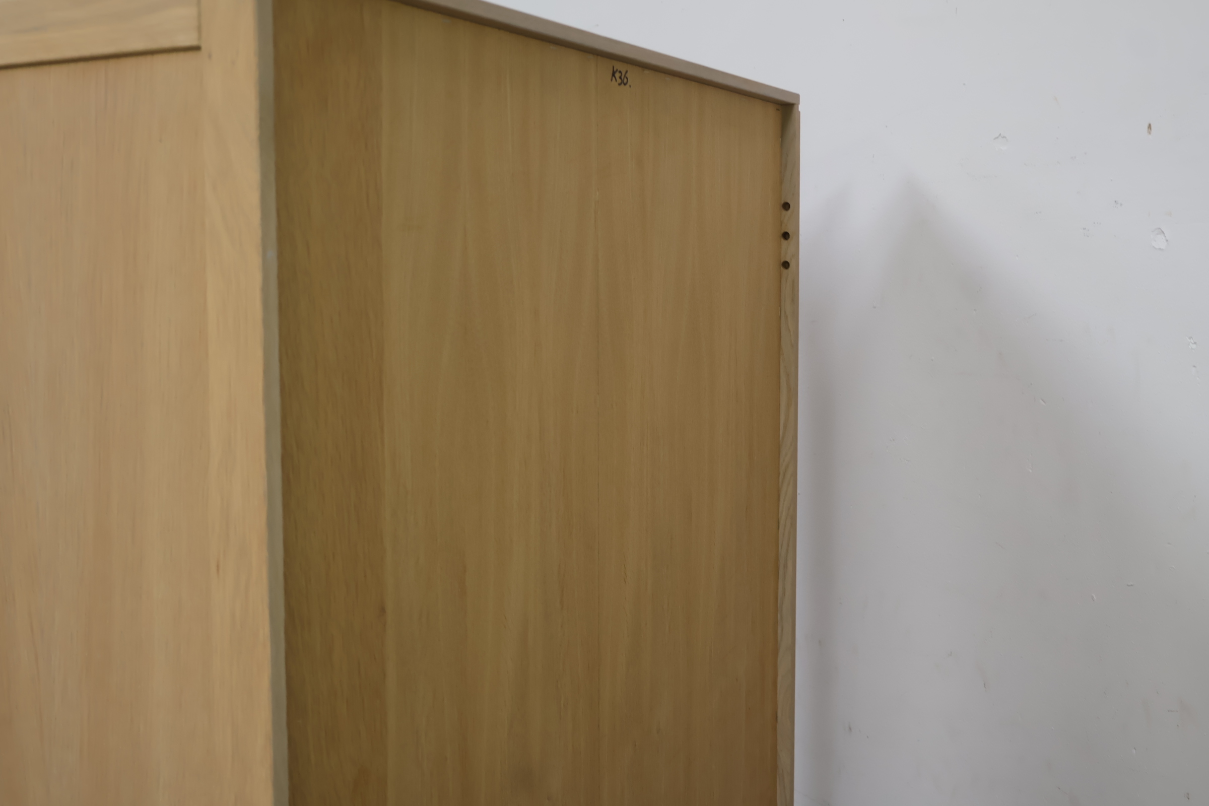 Houten kast met glazen deuren en laden'' – foto 9 – kavel bij GSD Auctions, Zoeterwoude