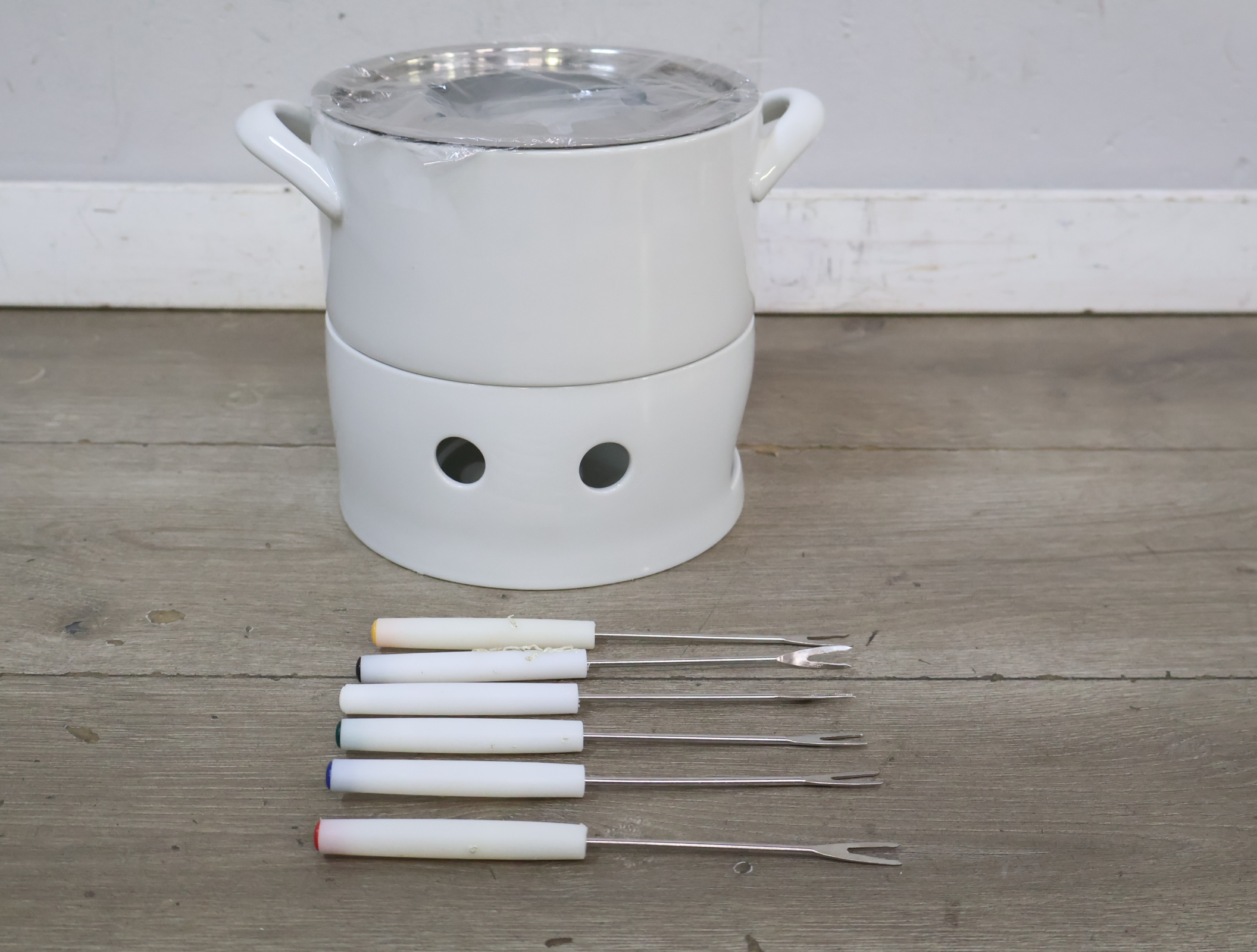 Wit fondue stel met stokjes'' – foto 6 – kavel bij GSD Auctions, Zoeterwoude