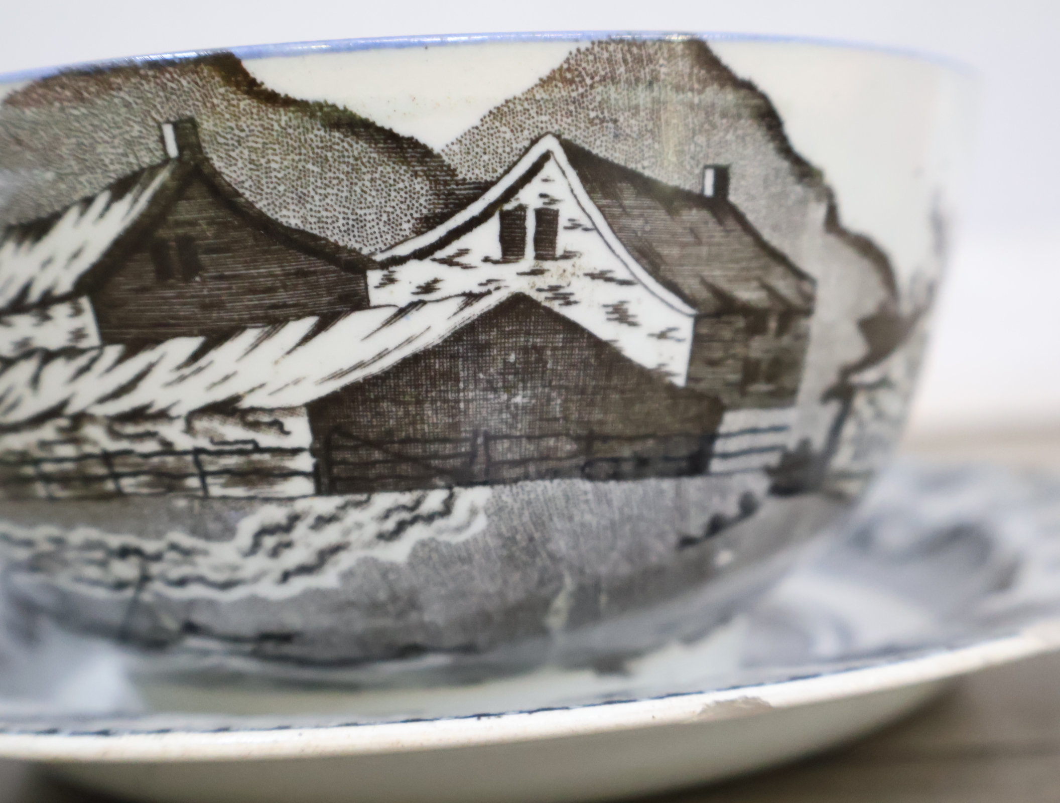 Set schaal en bord met decoratief bloemmotief'' – foto 7 – kavel bij GSD Auctions, Zoeterwoude