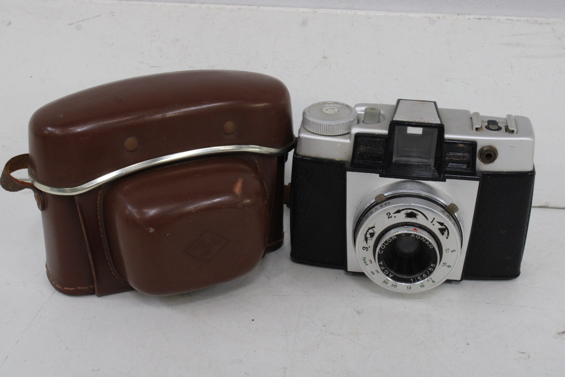 Vintage camera met leren hoes'' – foto 2 – kavel bij GSD Auctions, Zoeterwoude