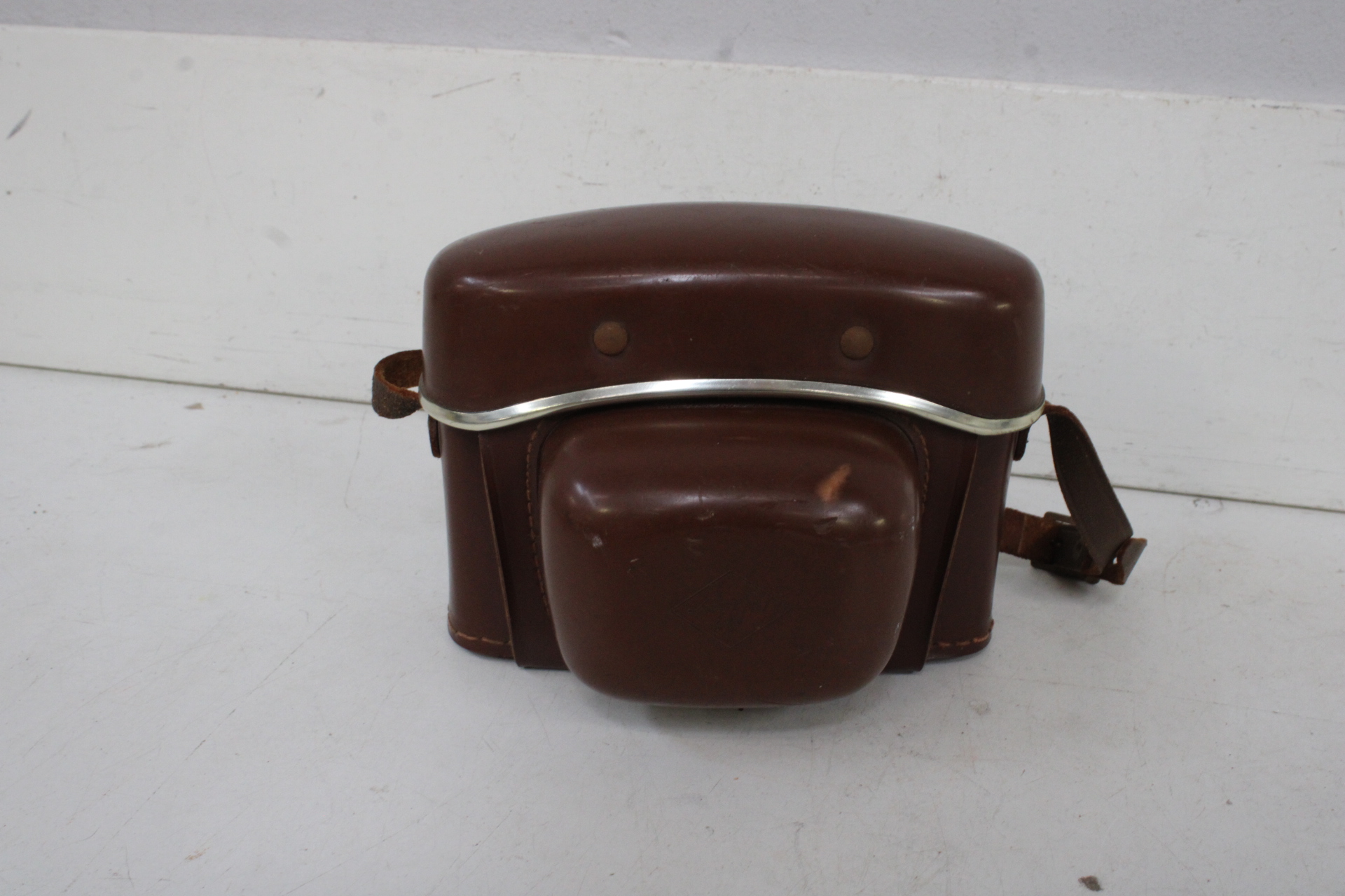 Vintage camera met leren hoes'' – foto 6 – kavel bij GSD Auctions, Zoeterwoude