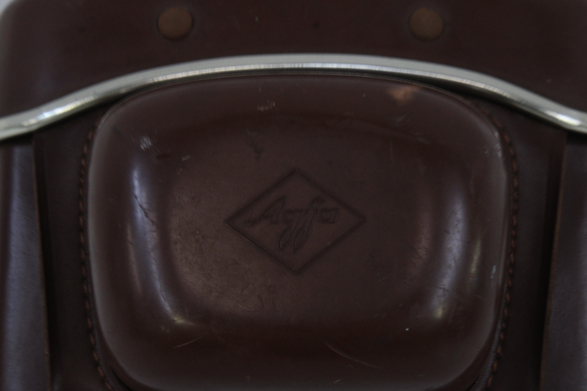 Vintage camera met leren hoes'' – foto 7 – kavel bij GSD Auctions, Zoeterwoude