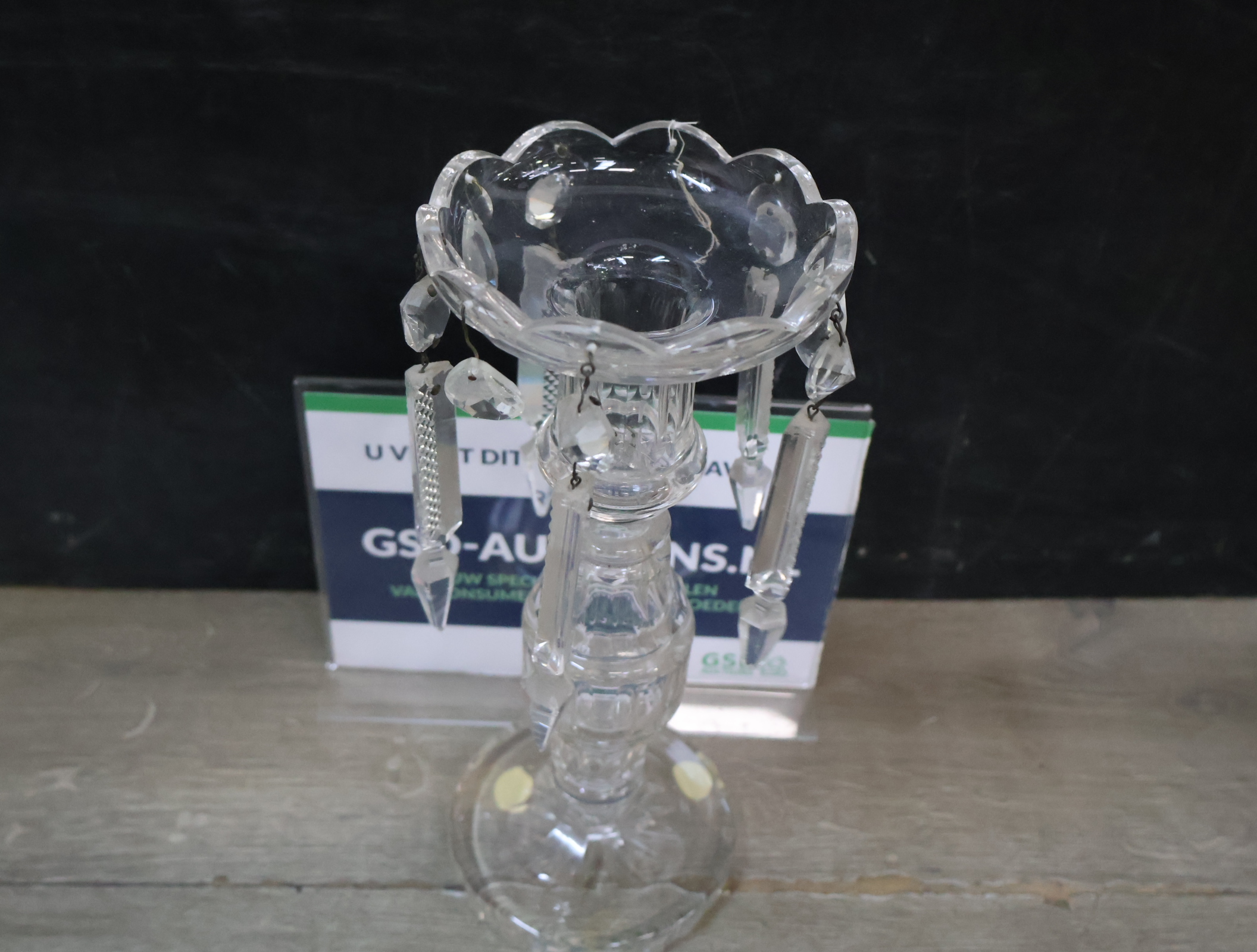 Kristallen kandelaar met hangende versieringen'' – foto 2 – kavel bij GSD Auctions, Zoeterwoude