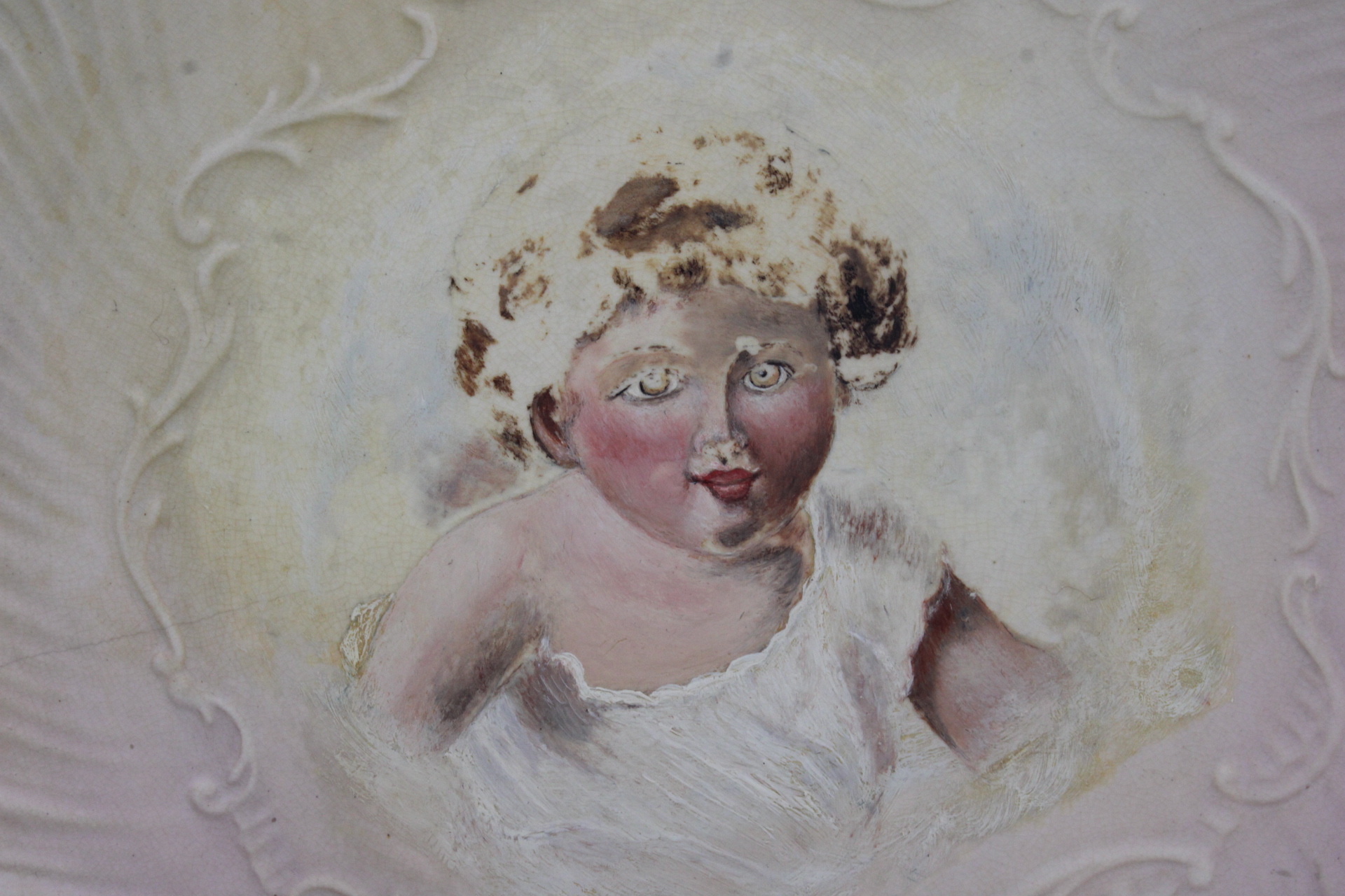 Decoratieve schaal met kinderportret'' – foto 3 – kavel bij GSD Auctions, Zoeterwoude