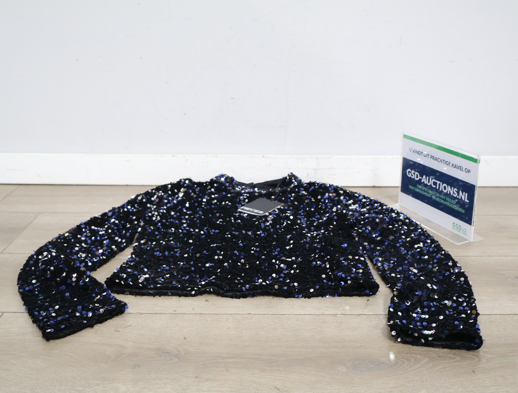 Dames top met pailletten - Pieces'' – kavel bij GSD Auctions, Zoeterwoude