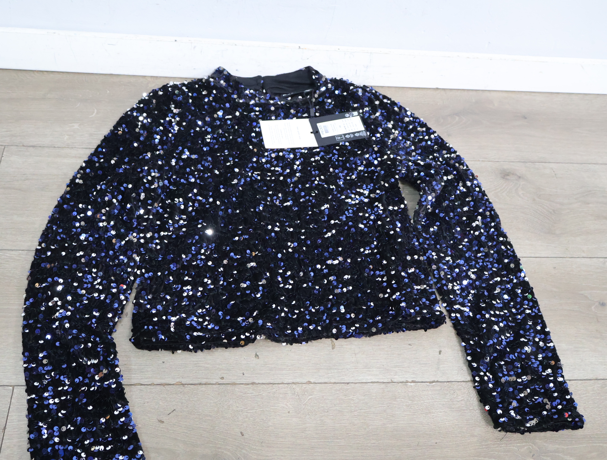 Dames top met pailletten - Pieces'' – foto 4 – kavel bij GSD Auctions, Zoeterwoude