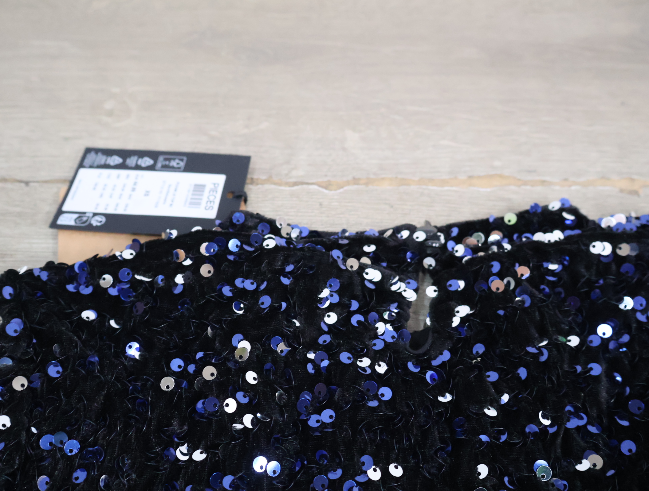 Dames top met pailletten - Pieces'' – foto 8 – kavel bij GSD Auctions, Zoeterwoude