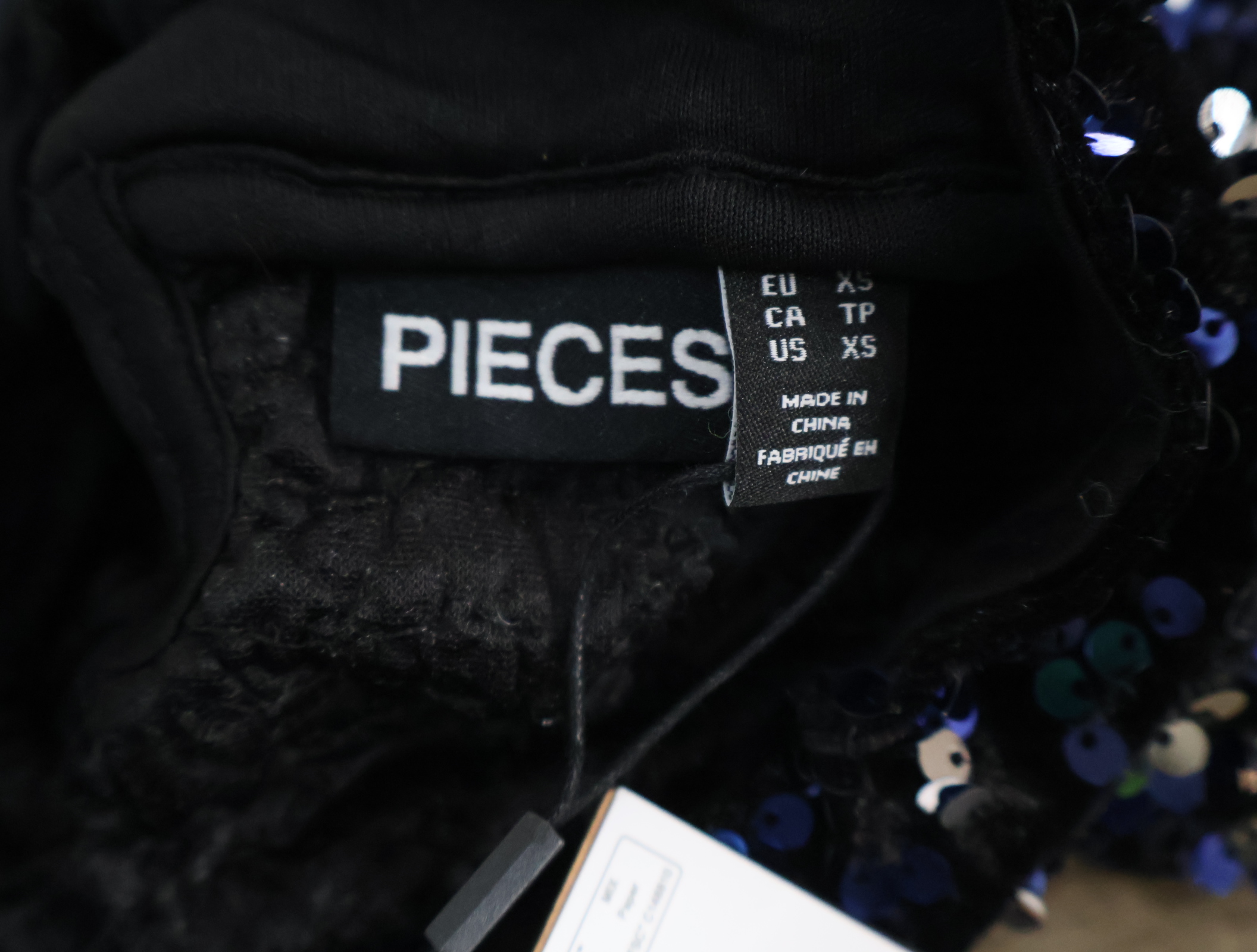 Dames top met pailletten - Pieces'' – foto 9 – kavel bij GSD Auctions, Zoeterwoude