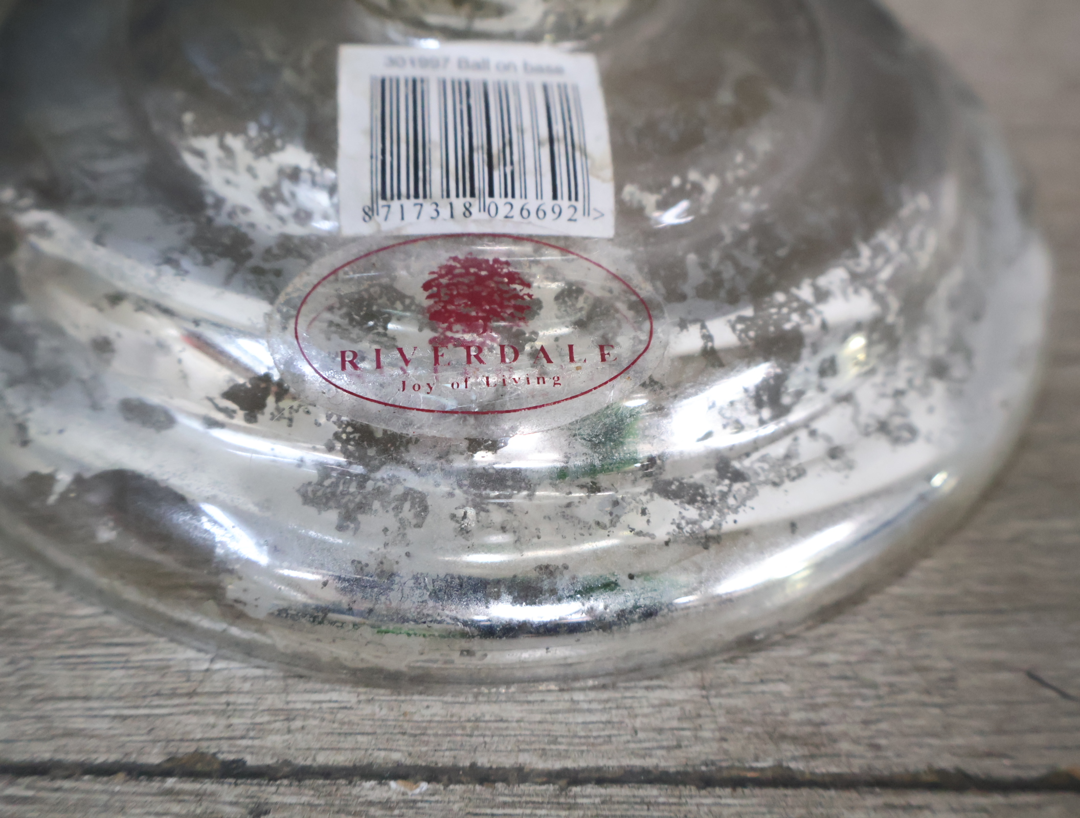 Witte keramieken vaas en zilverkleurige bol op voetstuk – foto 7 – kavel bij GSD Auctions, Zoeterwoude