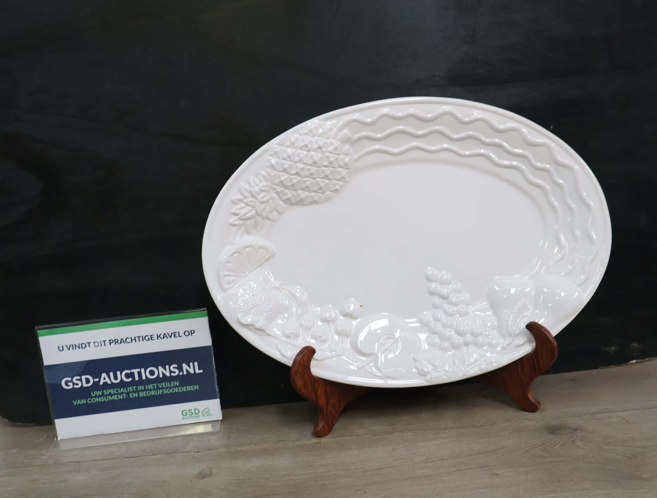 Wit sierlijk ovalen serveerschaal'' – foto 3 – kavel bij GSD Auctions, Zoeterwoude