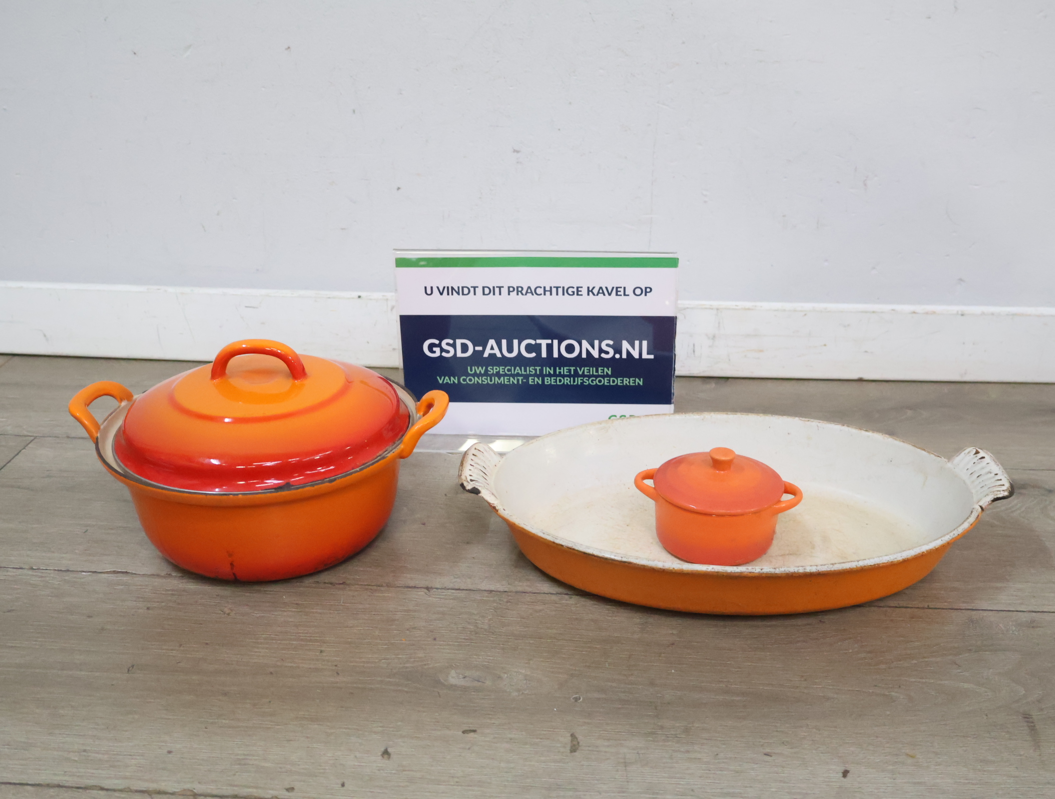 Klassieke Vintage Oranje geëmailleerde pannenset'' – kavel bij GSD Auctions, Zoeterwoude