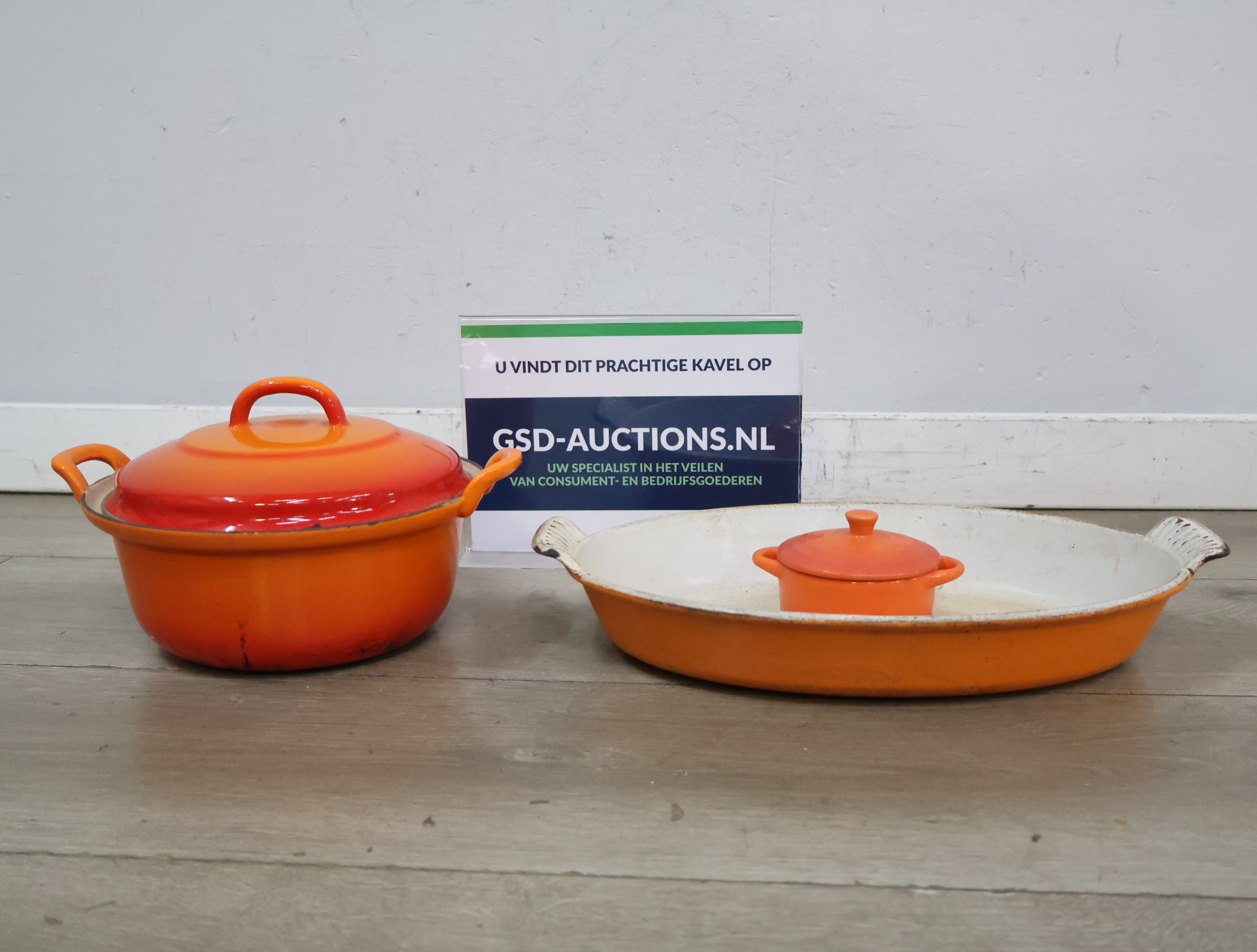Klassieke Vintage Oranje geëmailleerde pannenset'' – foto 2 – kavel bij GSD Auctions, Zoeterwoude