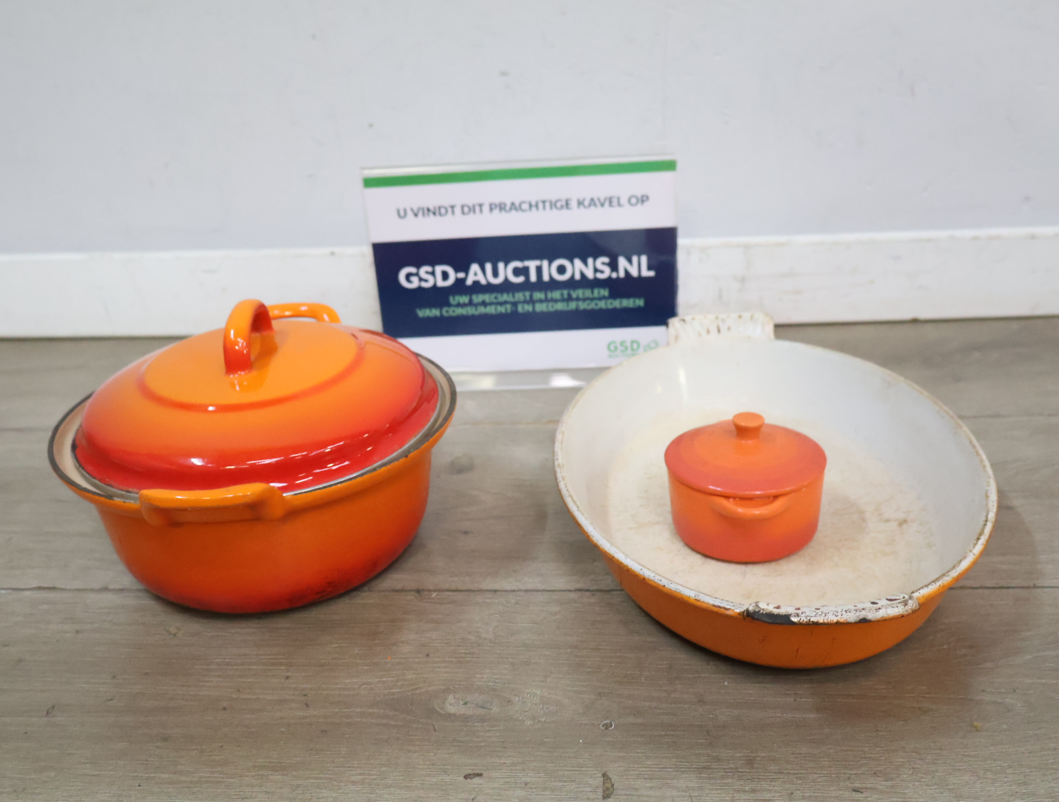 Klassieke Vintage Oranje geëmailleerde pannenset'' – foto 3 – kavel bij GSD Auctions, Zoeterwoude