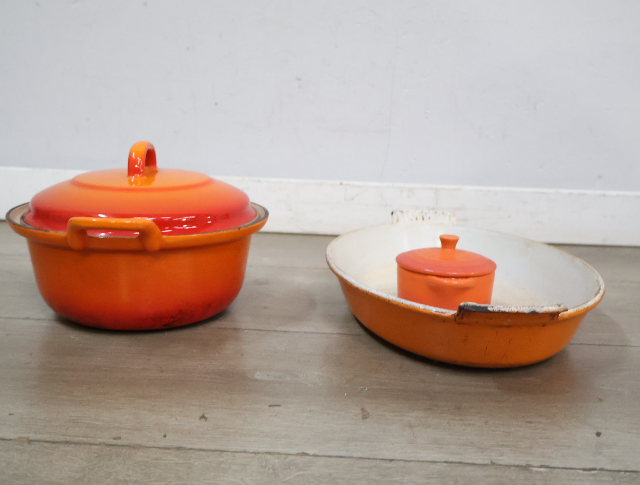 Klassieke Vintage Oranje geëmailleerde pannenset'' – foto 5 – kavel bij GSD Auctions, Zoeterwoude