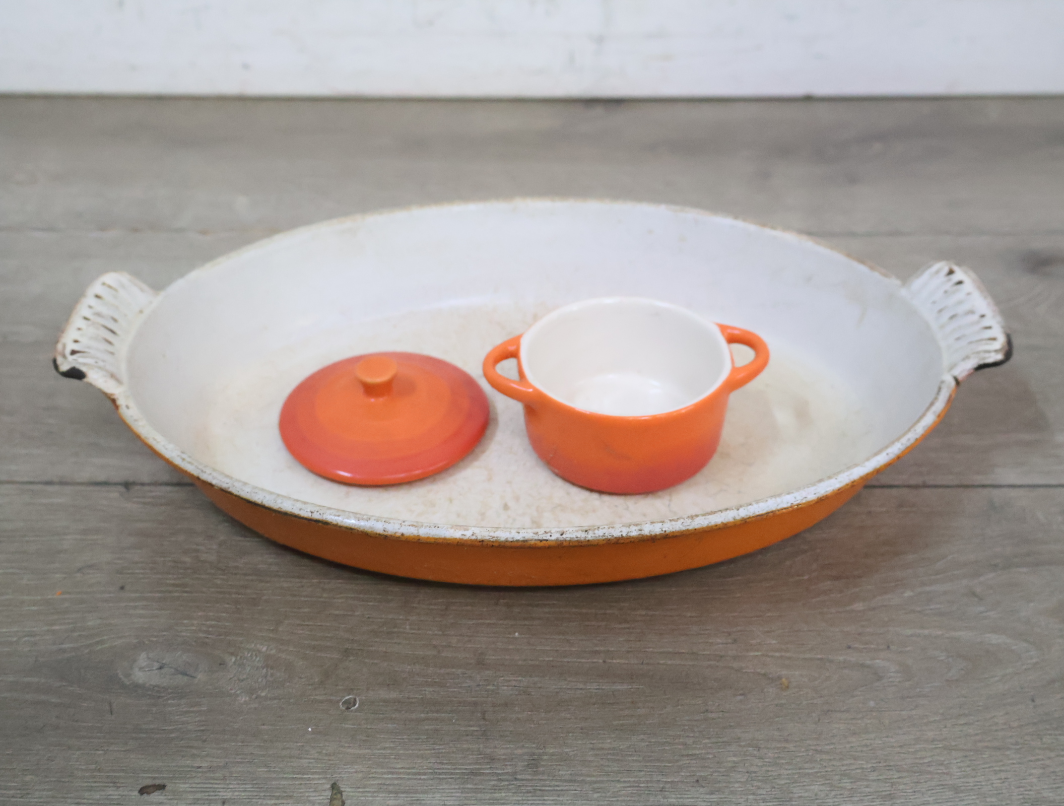 Klassieke Vintage Oranje geëmailleerde pannenset'' – foto 7 – kavel bij GSD Auctions, Zoeterwoude