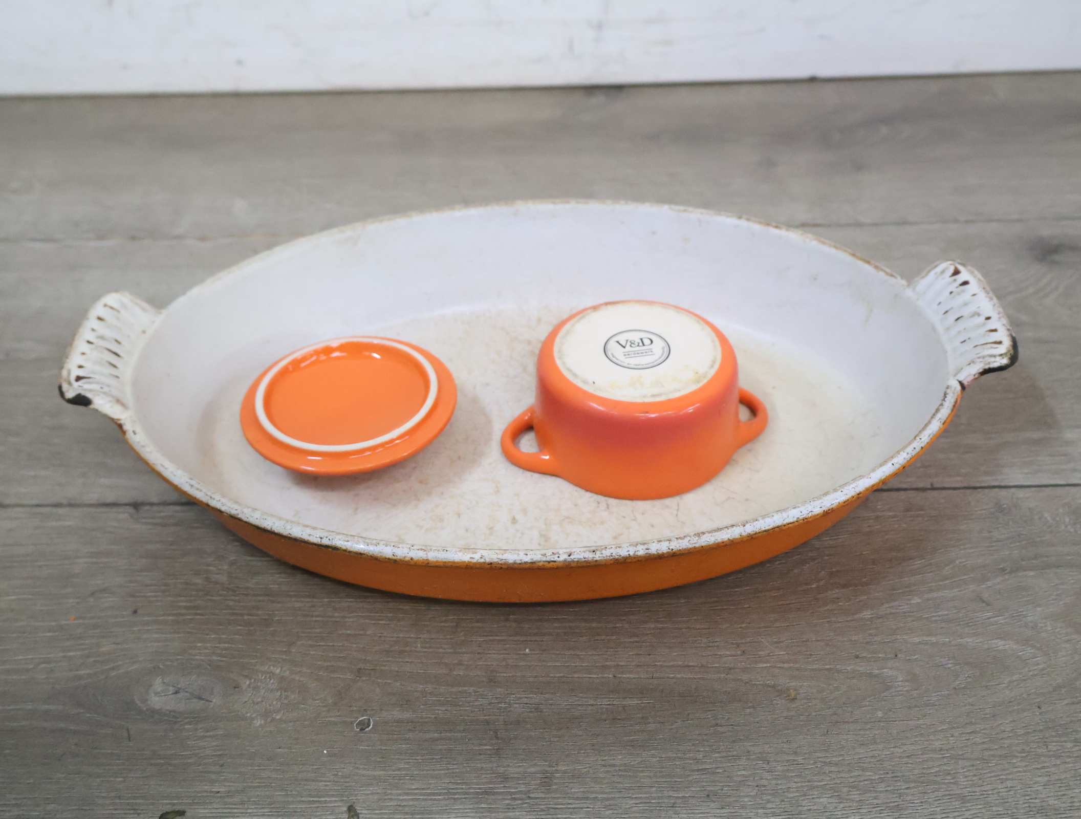 Klassieke Vintage Oranje geëmailleerde pannenset'' – foto 8 – kavel bij GSD Auctions, Zoeterwoude